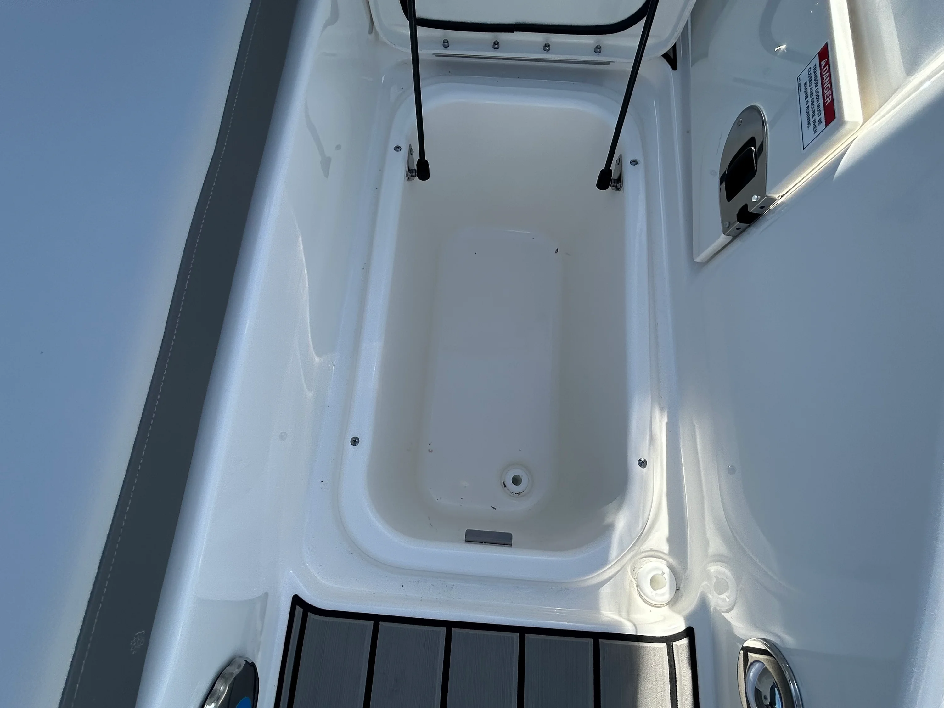 2026 Sea Ray SDX 270 Outboard Image Thumbnail #9