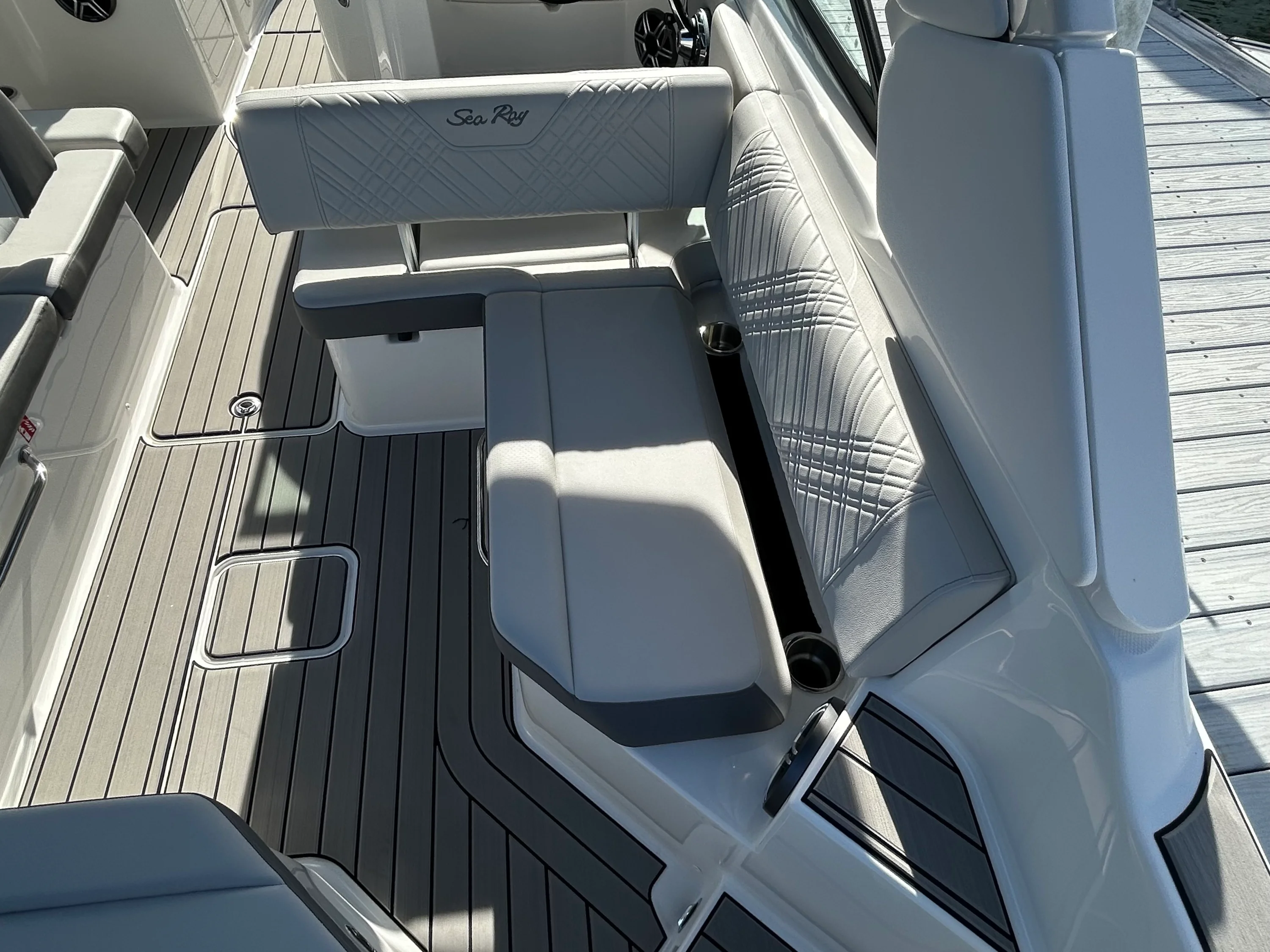 2026 Sea Ray SDX 270 Outboard Image Thumbnail #10