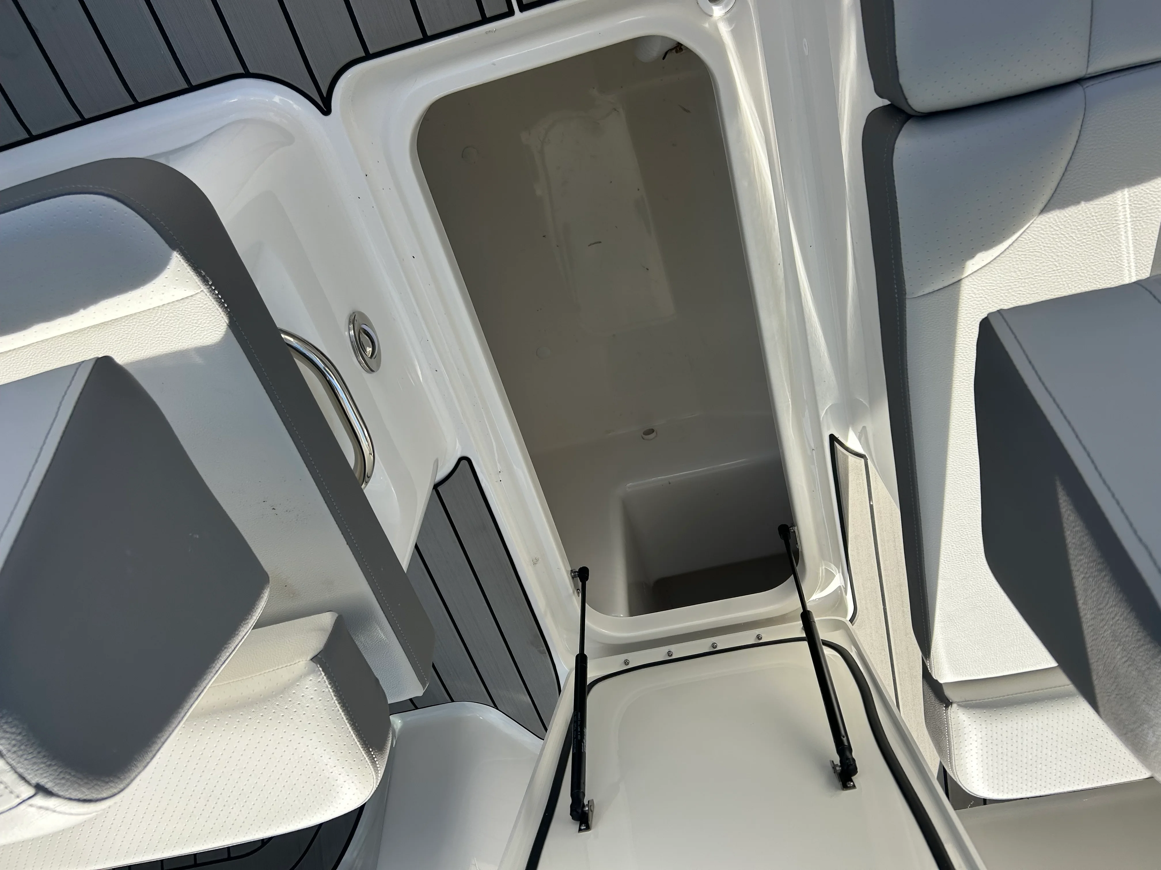 2026 Sea Ray SDX 270 Outboard Image Thumbnail #19