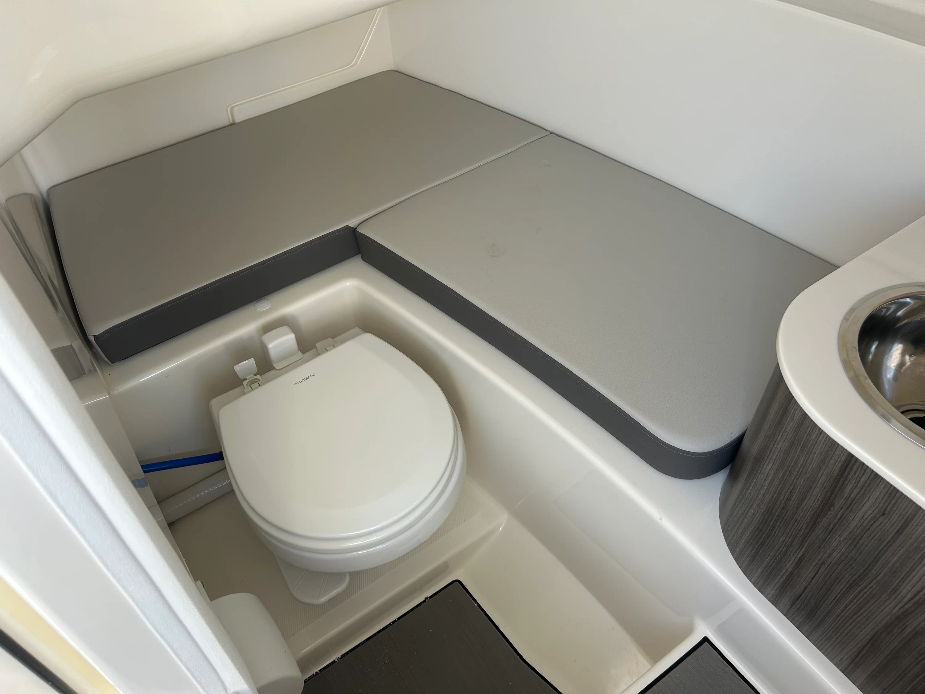 2026 Sea Ray SDX 270 Outboard Image Thumbnail #16