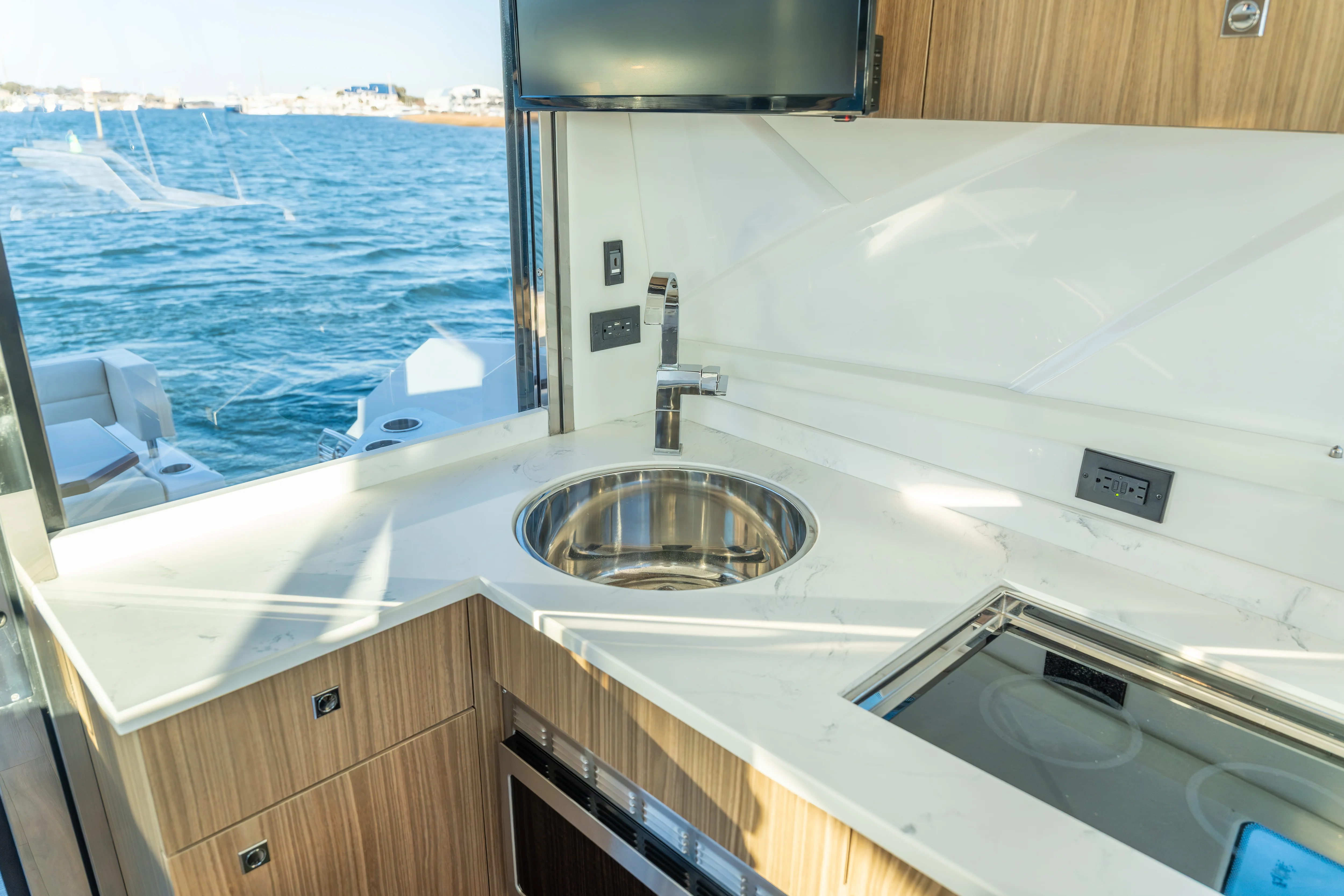 2024 Cruisers Yachts 42 Cantius Image Thumbnail #20