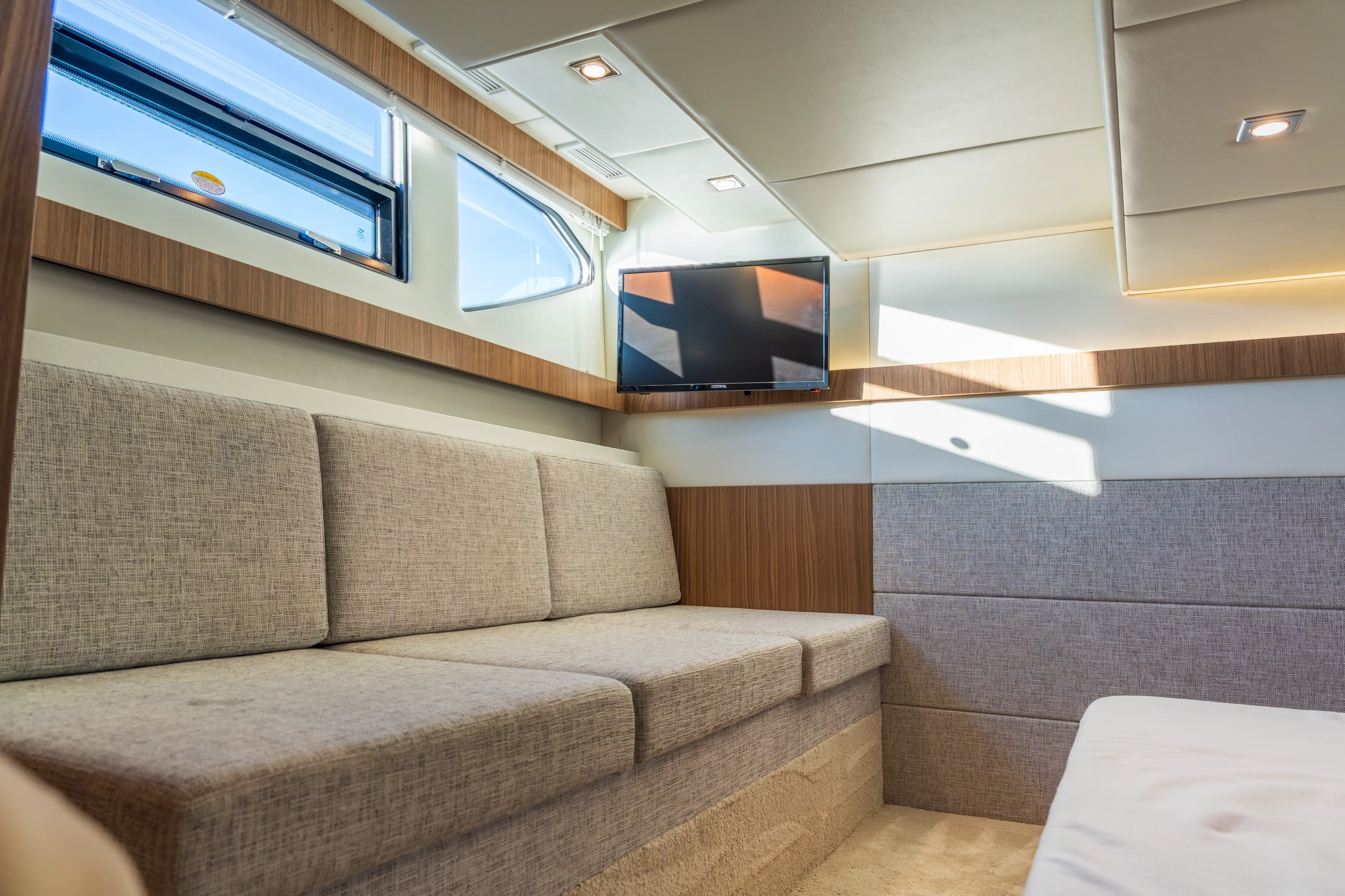 2024 Cruisers Yachts 42 Cantius Image Thumbnail #32