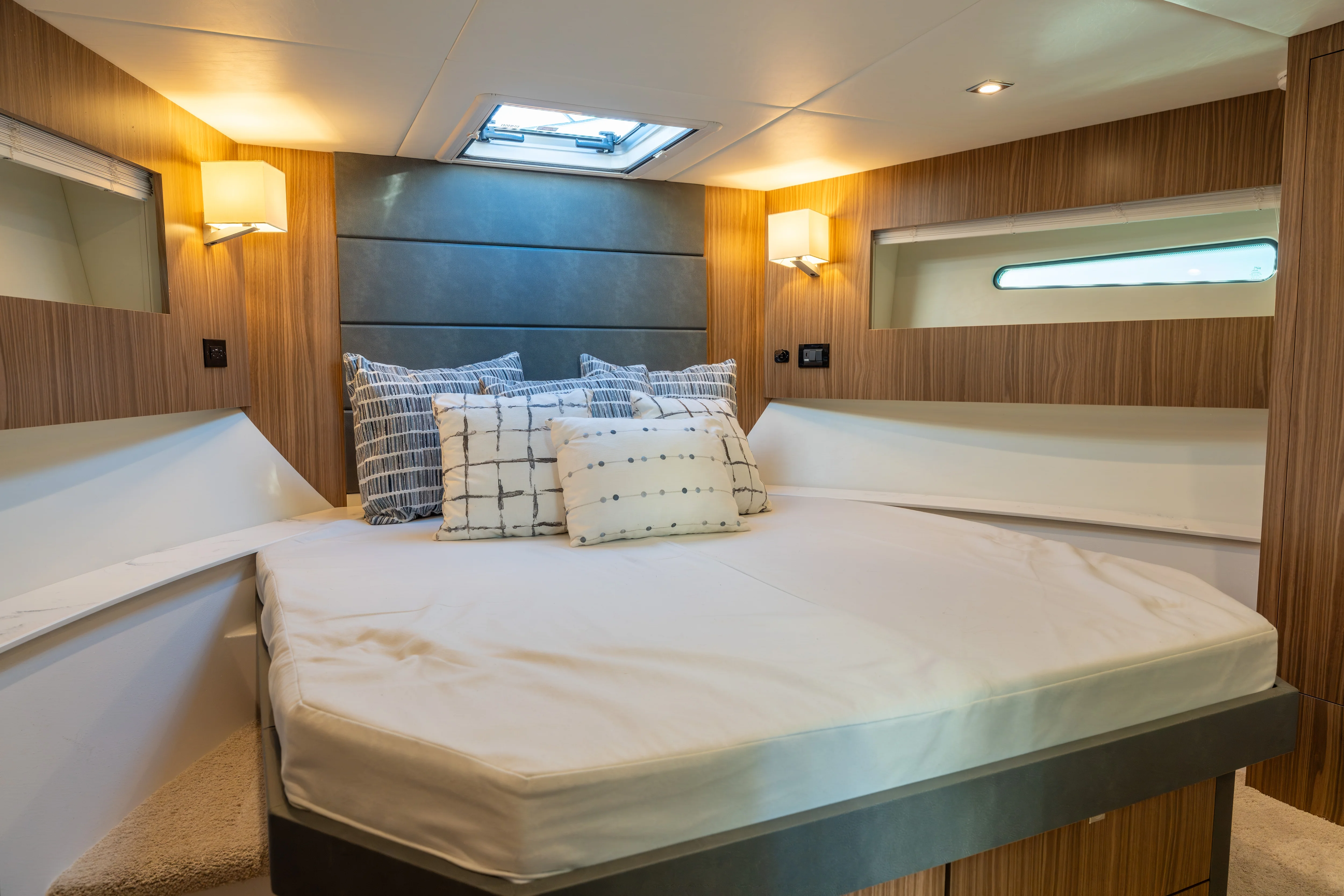 2024 Cruisers Yachts 42 Cantius Image Thumbnail #30