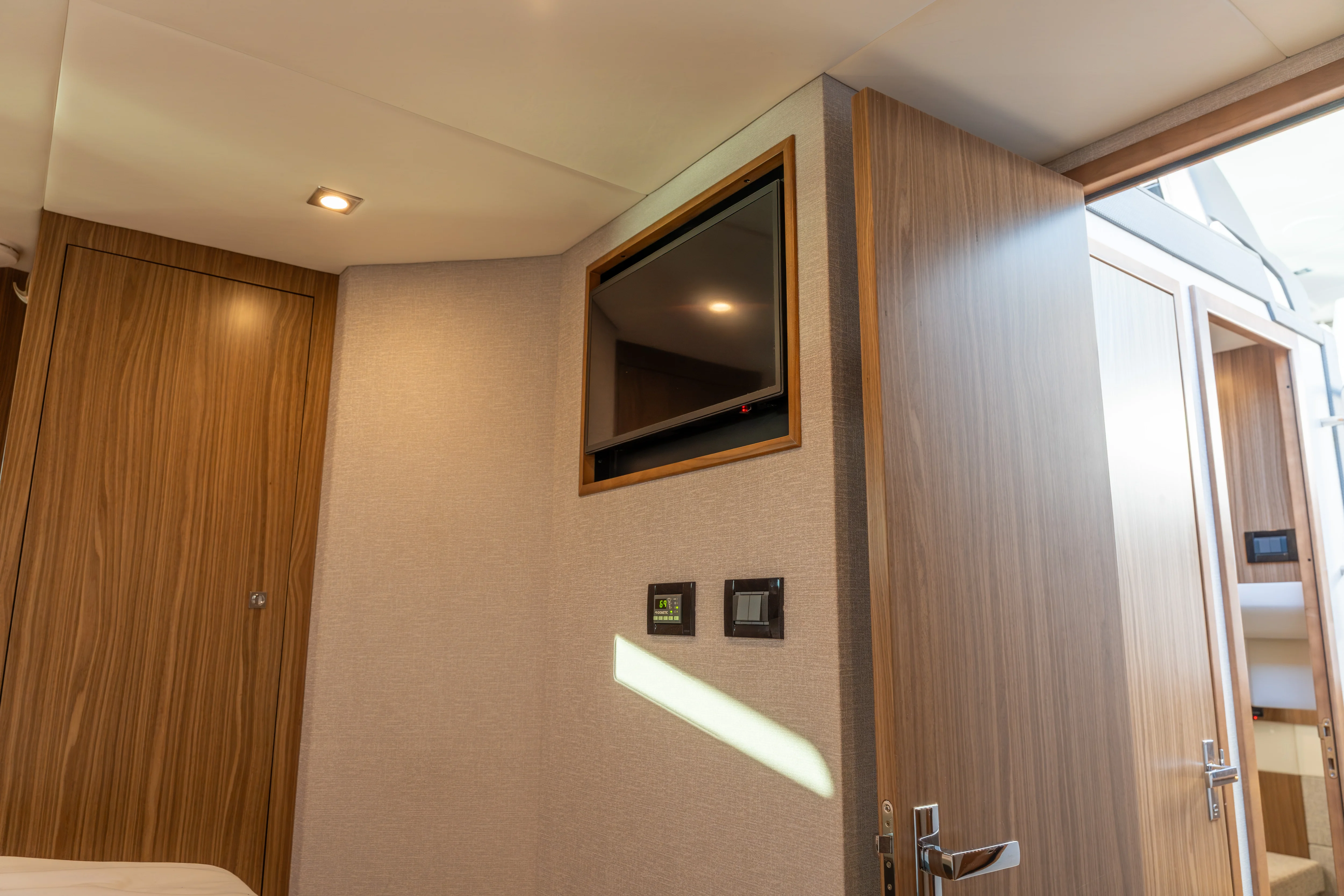 2024 Cruisers Yachts 42 Cantius Image Thumbnail #33