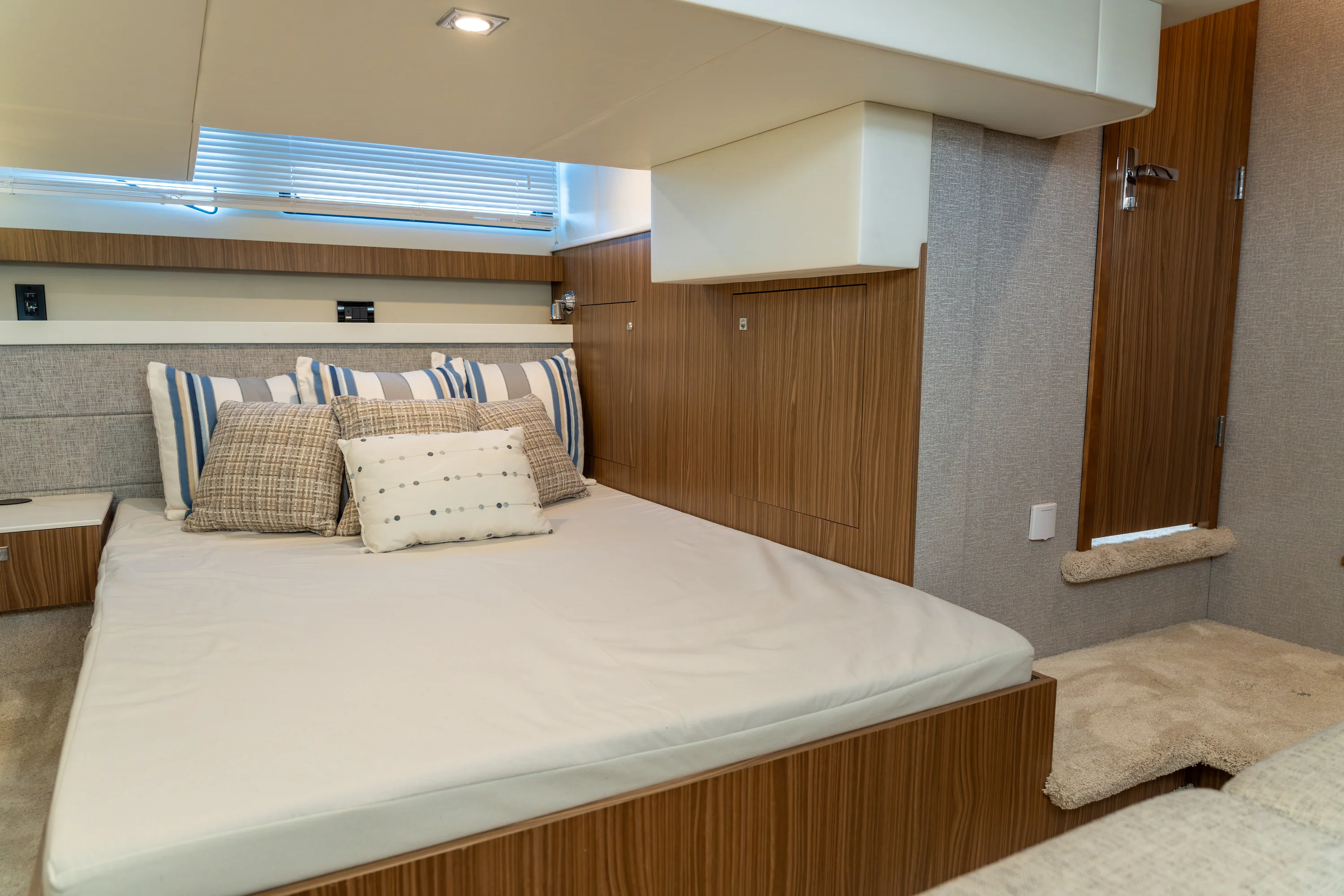 2024 Cruisers Yachts 42 Cantius Image Thumbnail #31