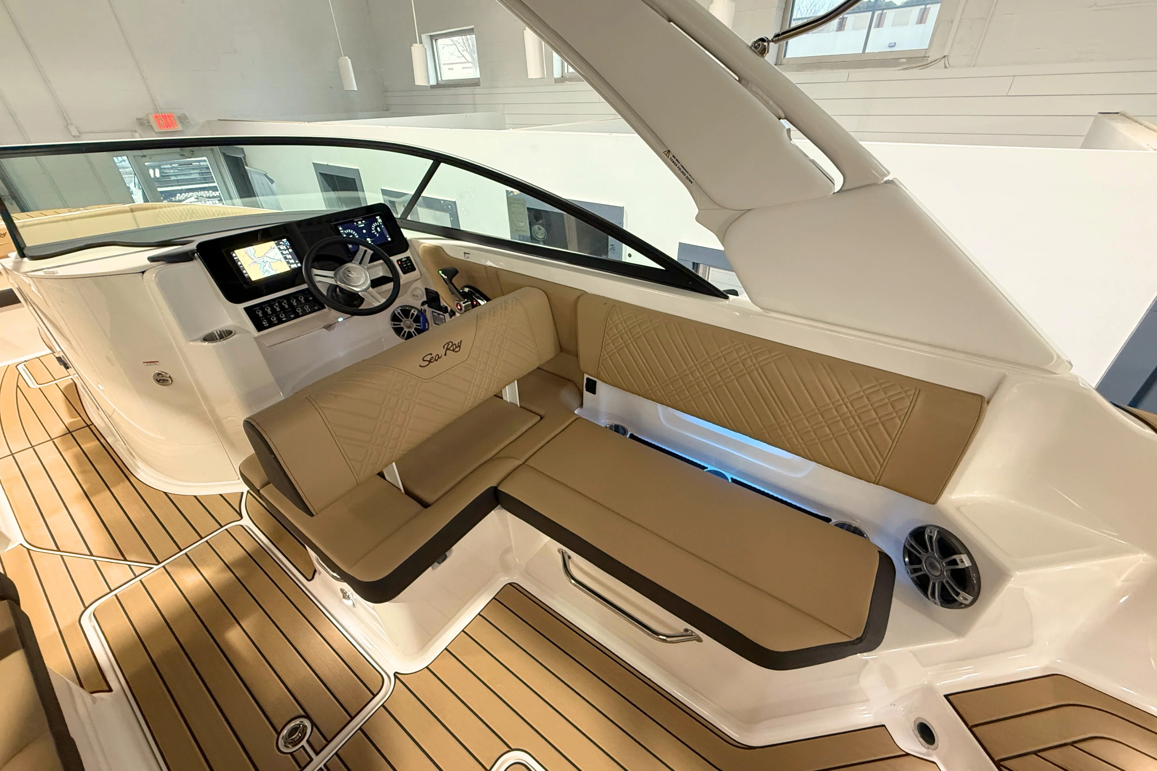 2025 Sea Ray SDX 270 Outboard Image Thumbnail #15