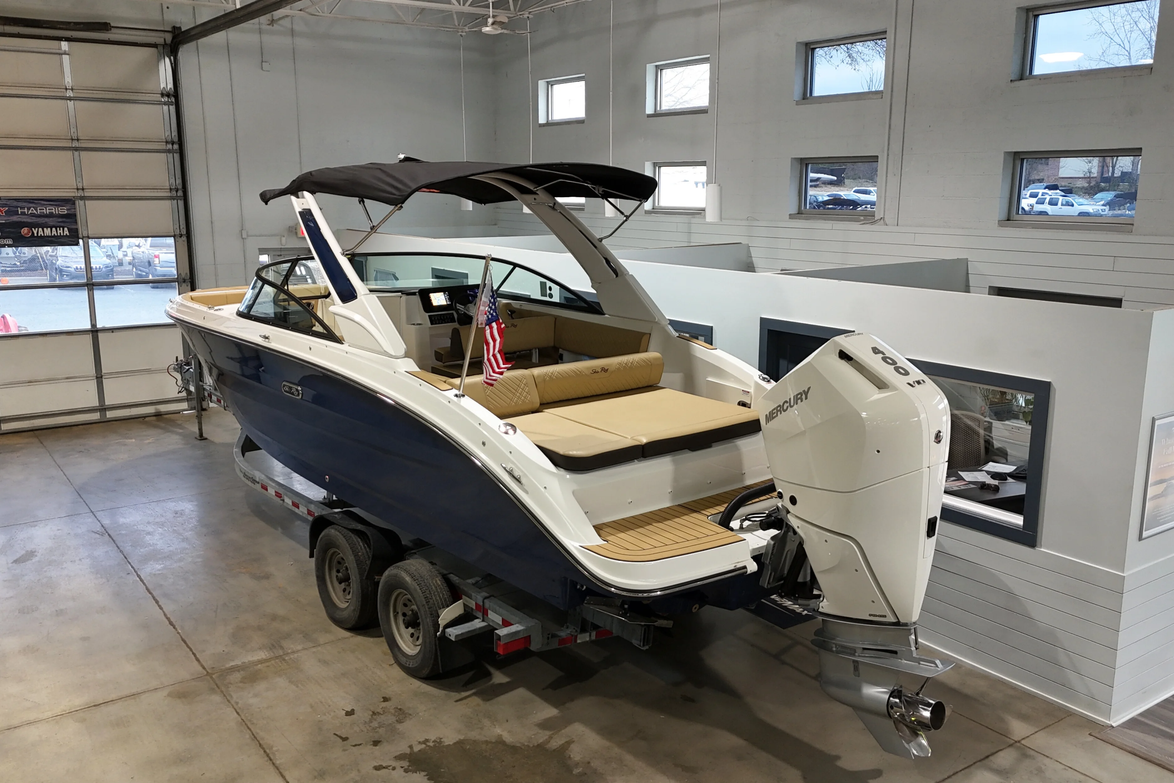 2025 Sea Ray SDX 270 Outboard Image Thumbnail #4