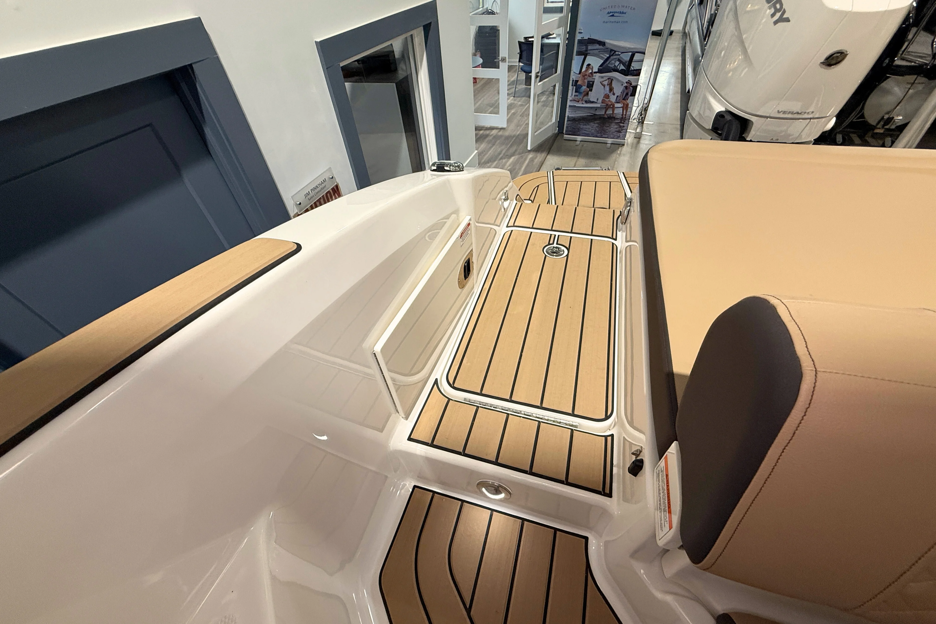 2025 Sea Ray SDX 270 Outboard Image Thumbnail #11