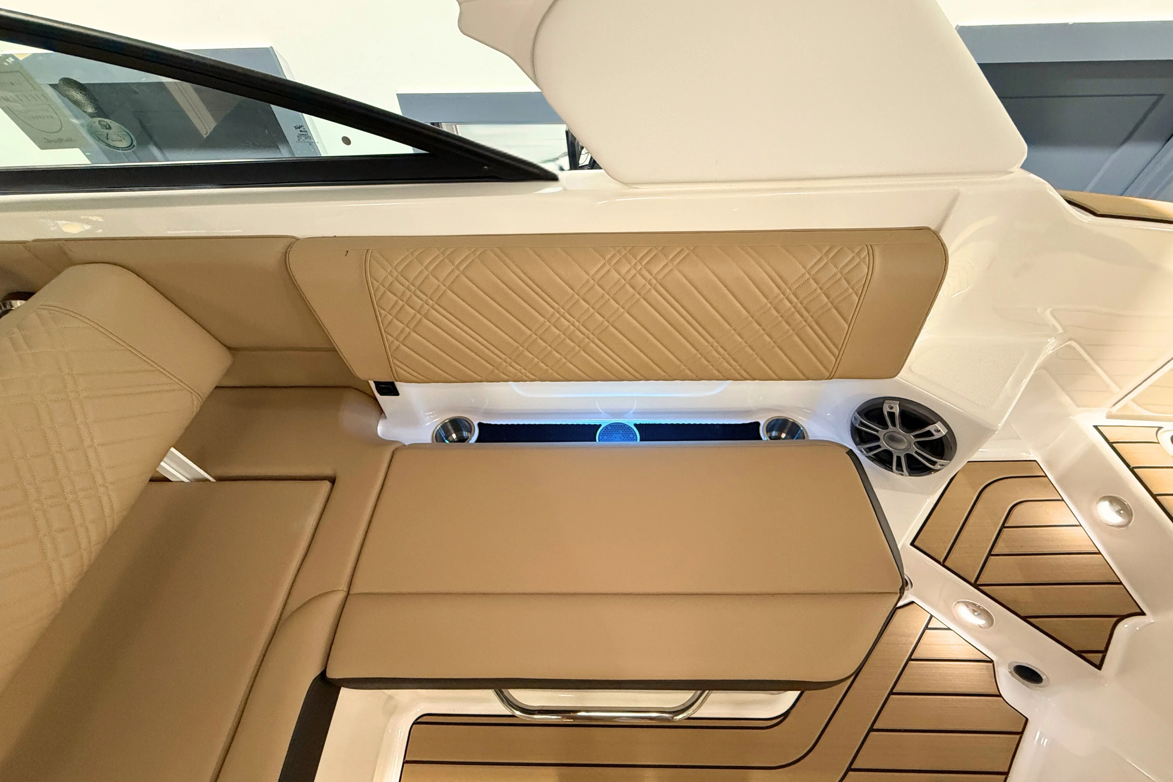 2025 Sea Ray SDX 270 Outboard Image Thumbnail #17