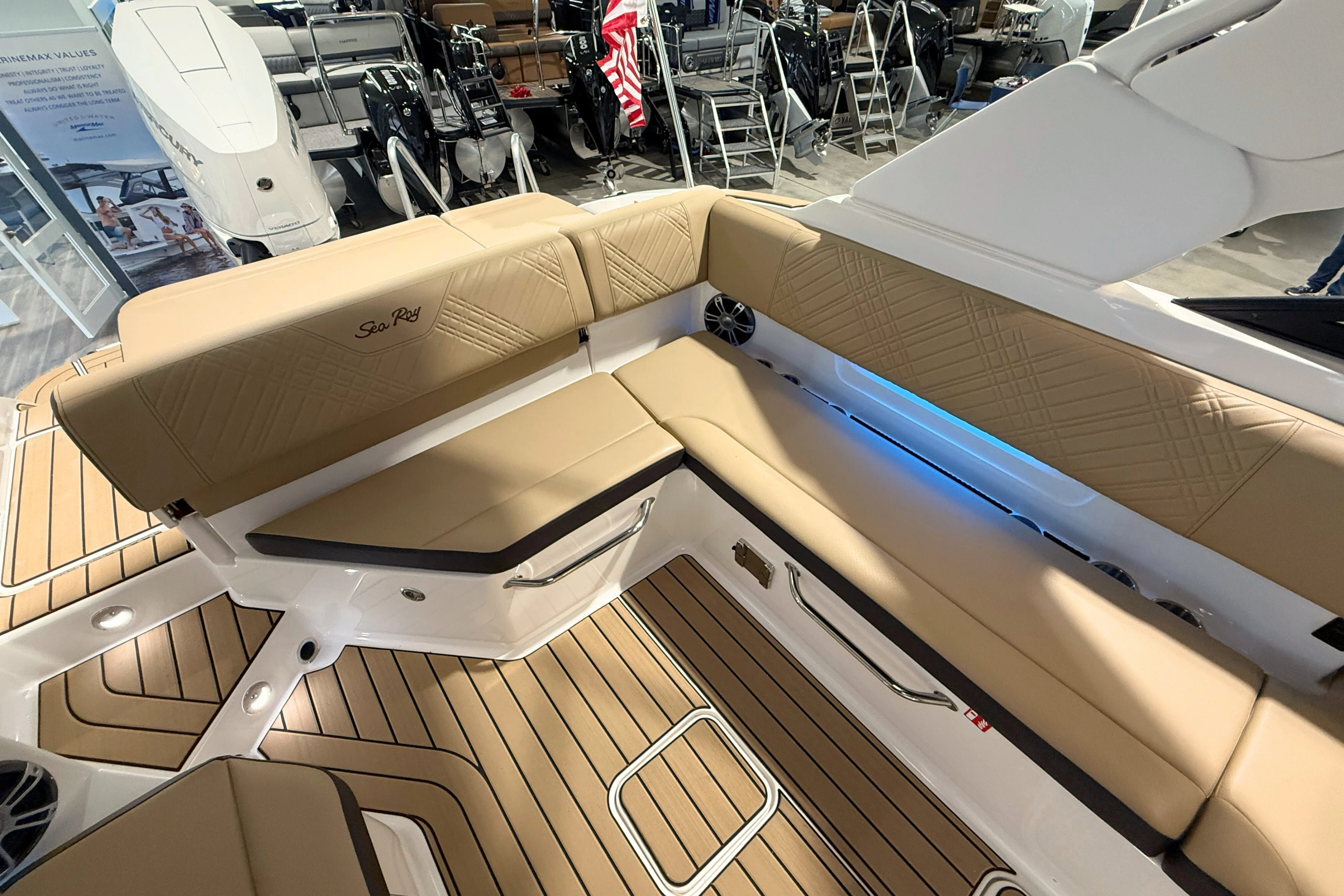 2025 Sea Ray SDX 270 Outboard Image Thumbnail #13