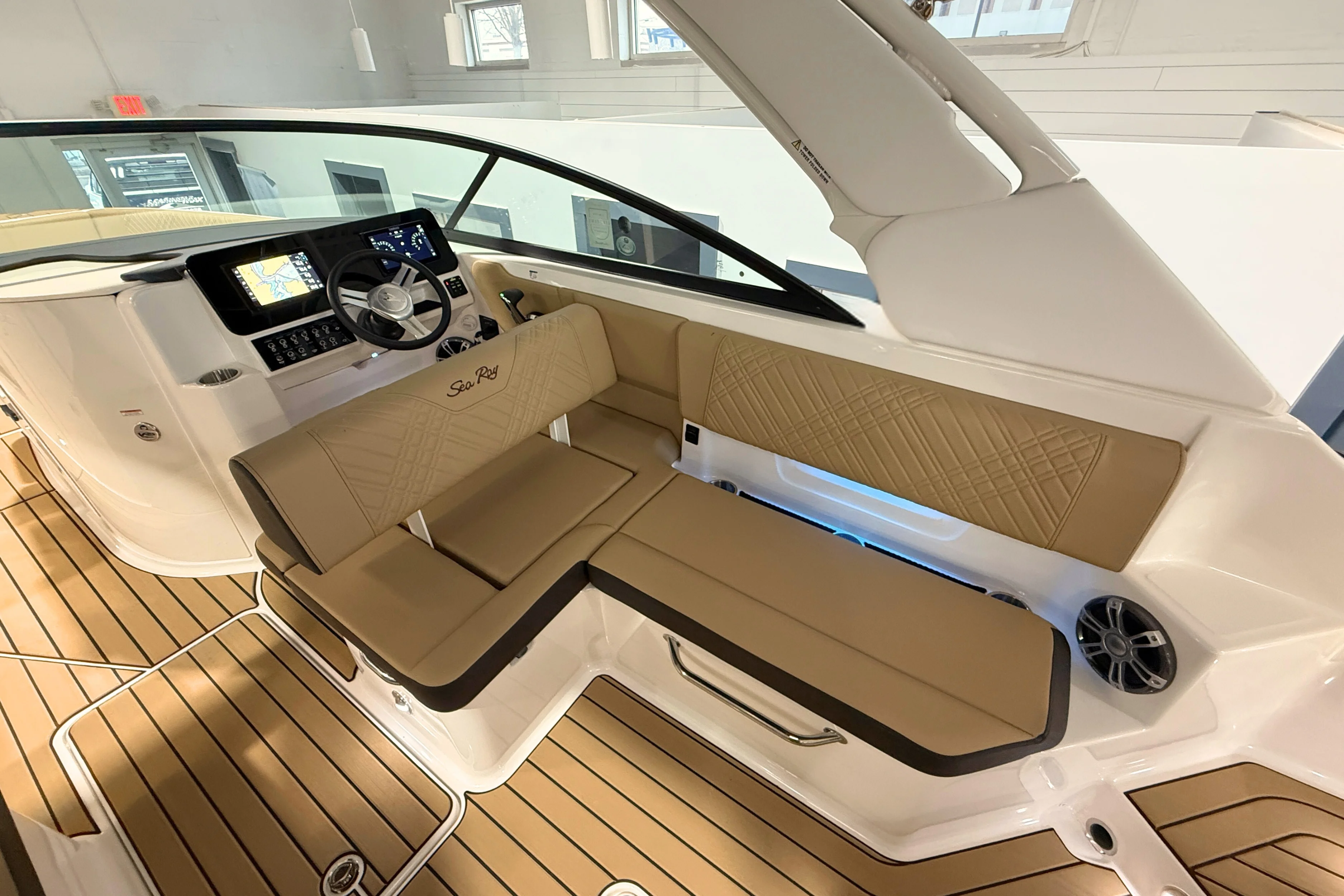 2025 Sea Ray SDX 270 Outboard Image Thumbnail #16