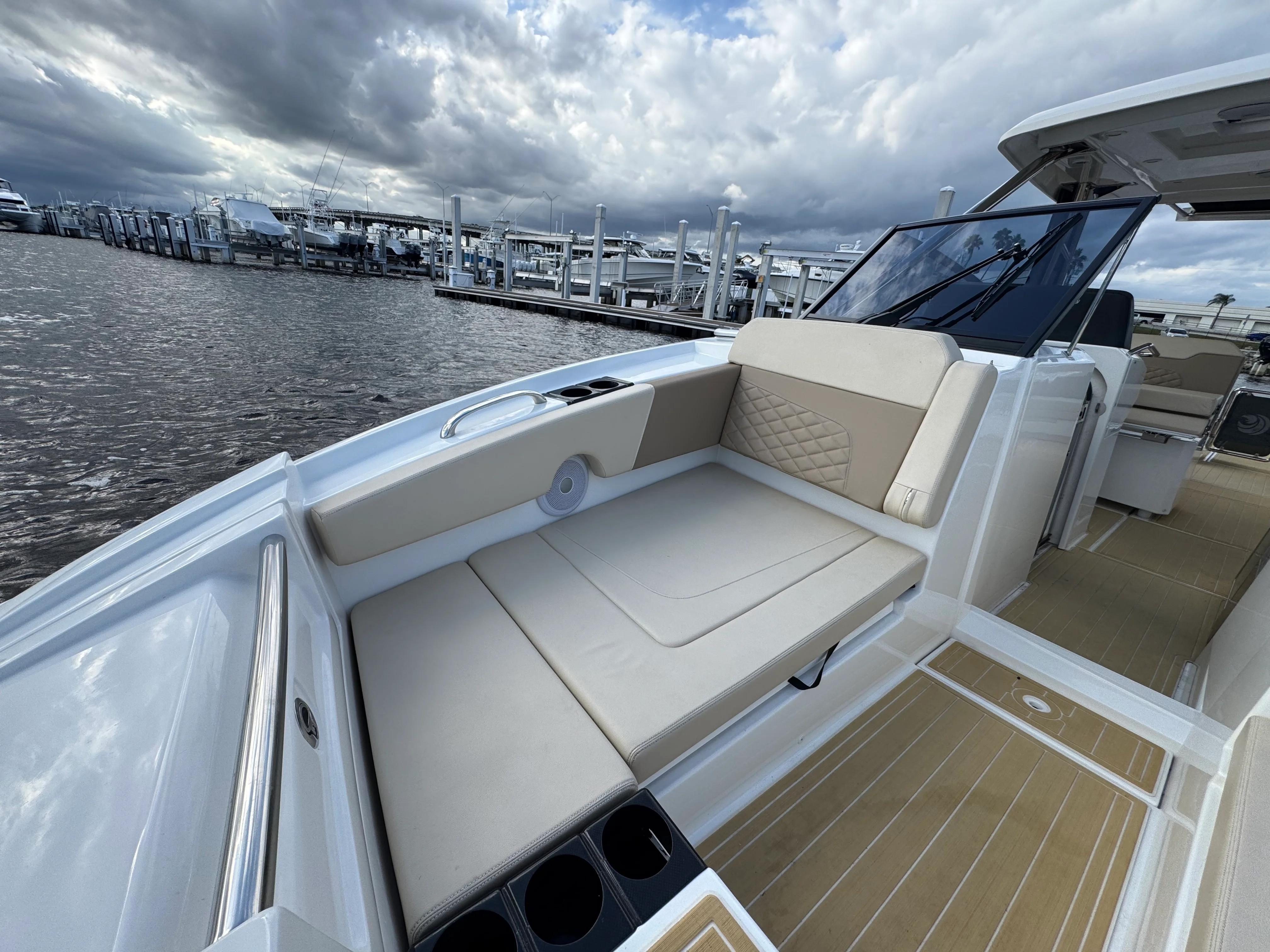 2023 Aquila 32 SPORT Image Thumbnail #40