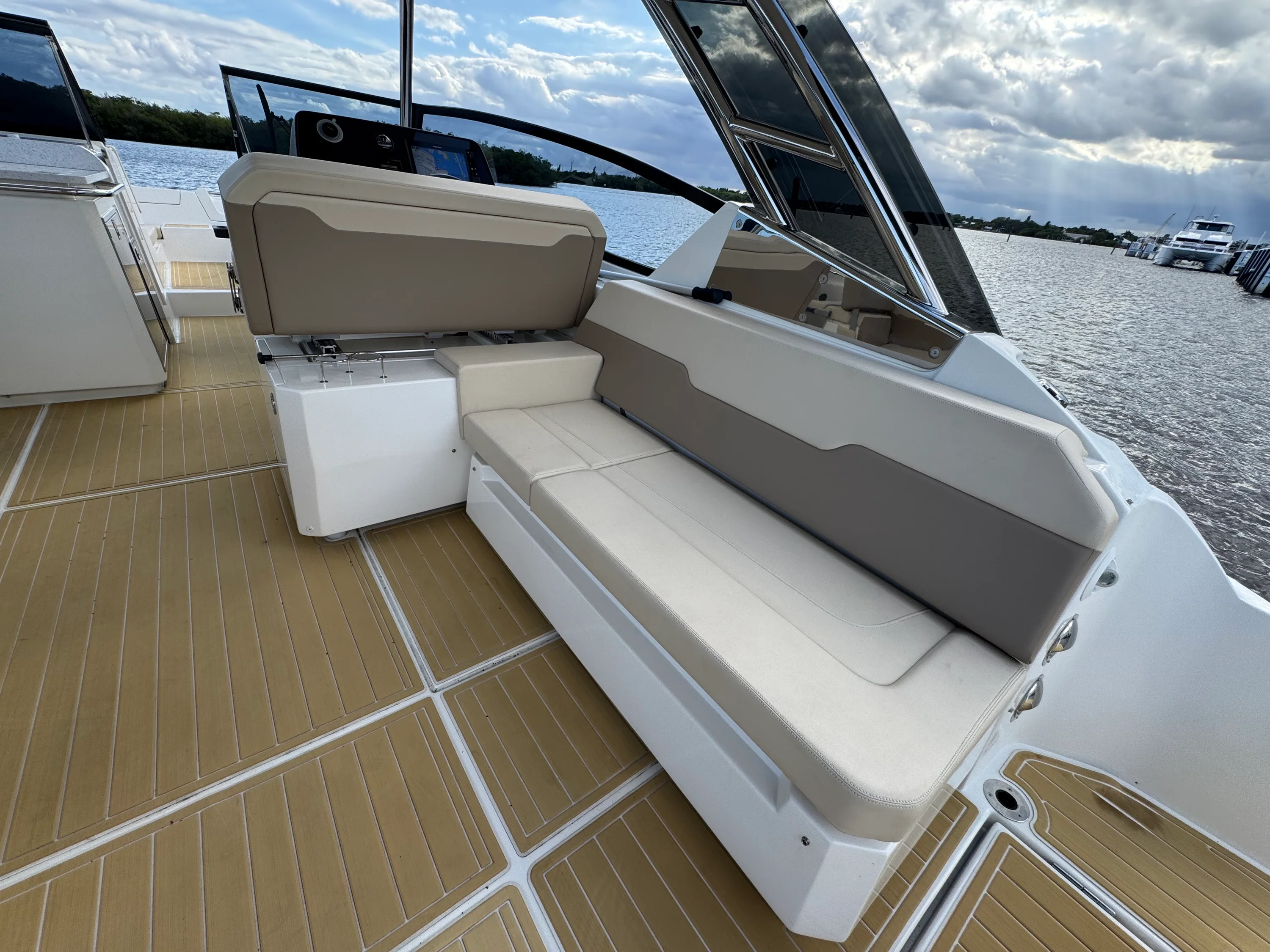 2023 Aquila 32 SPORT Image Thumbnail #19