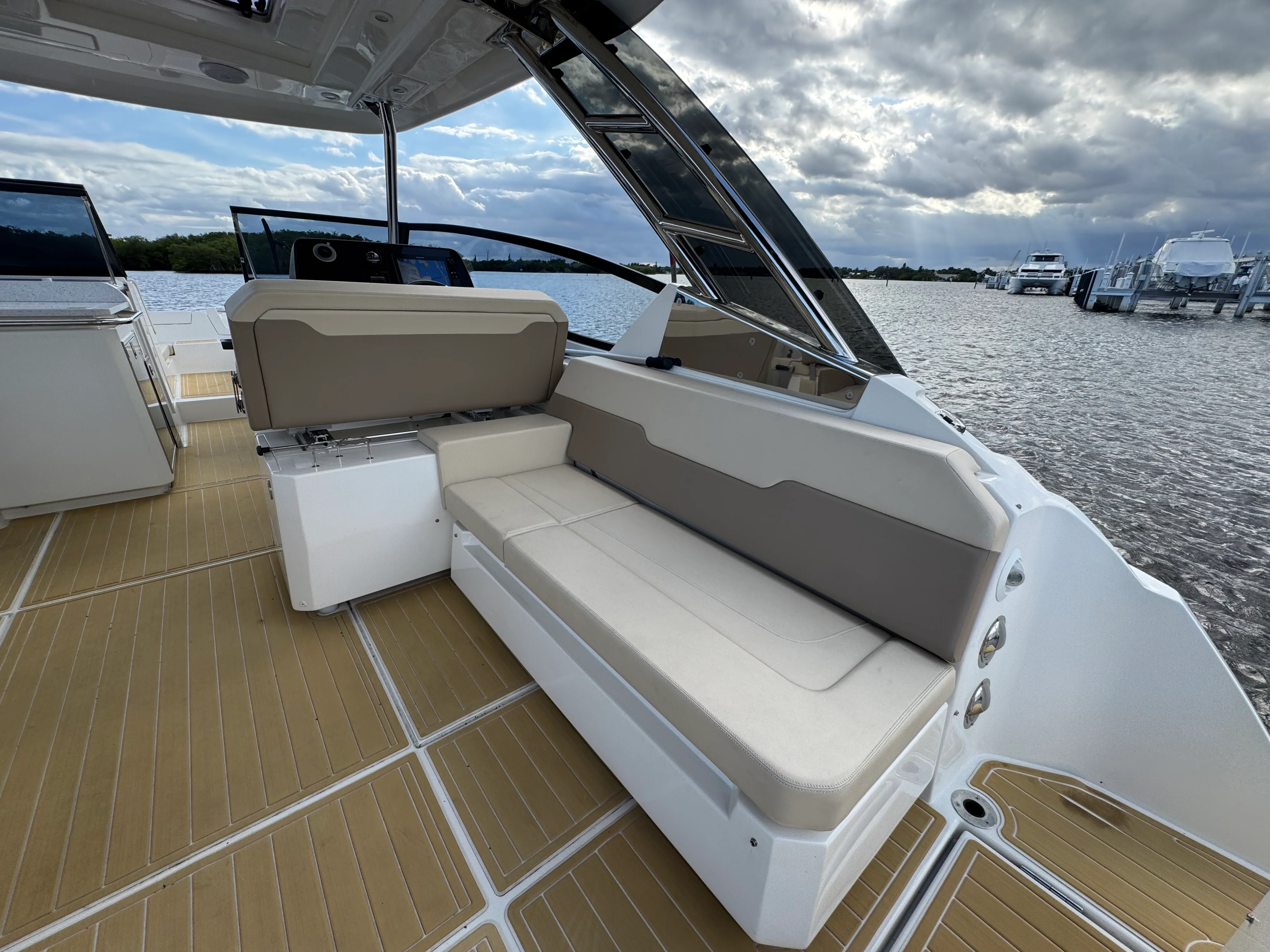 2023 Aquila 32 SPORT Image Thumbnail #20