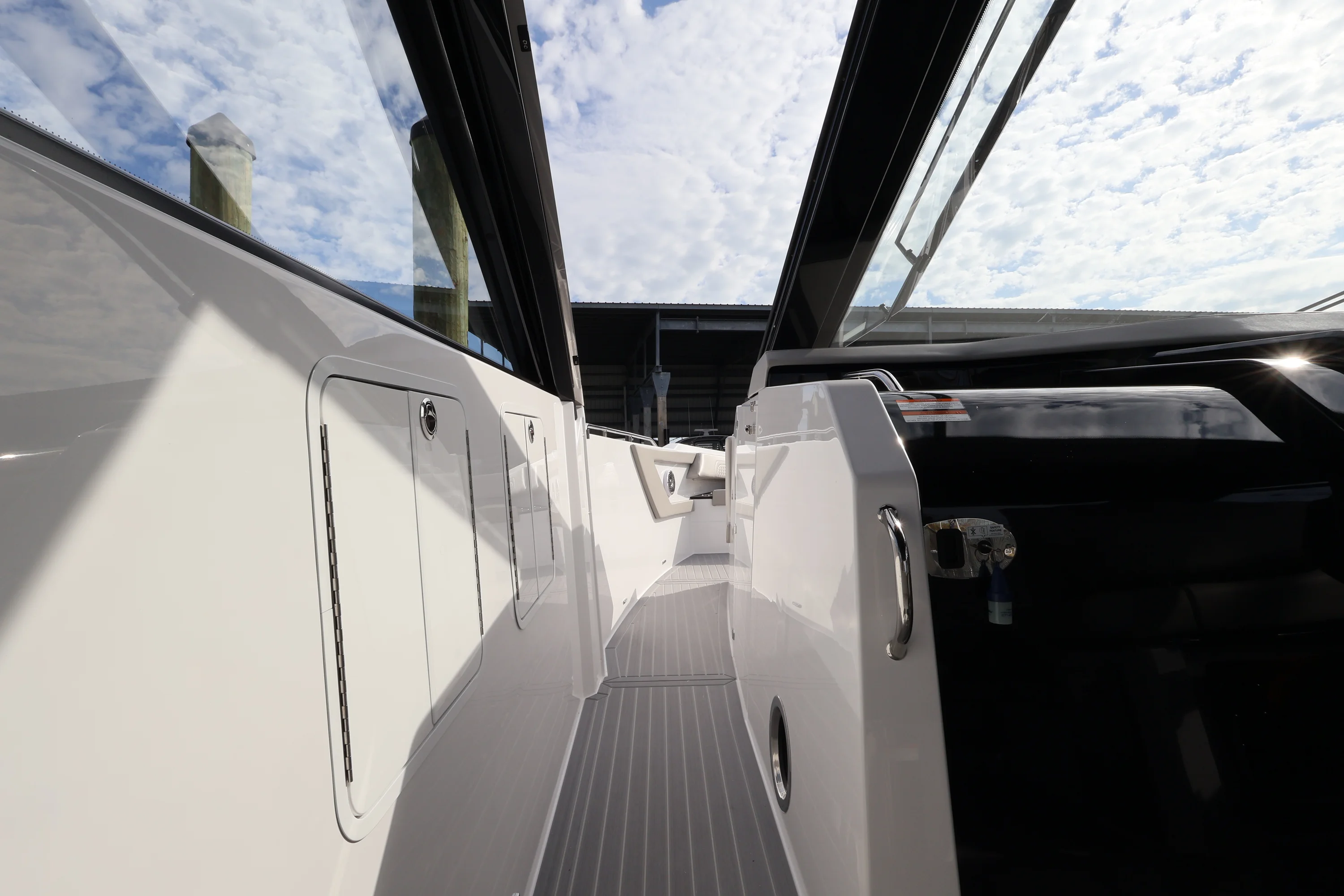 2026 Cruisers Yachts 42 GLS Outboard Image Thumbnail #40