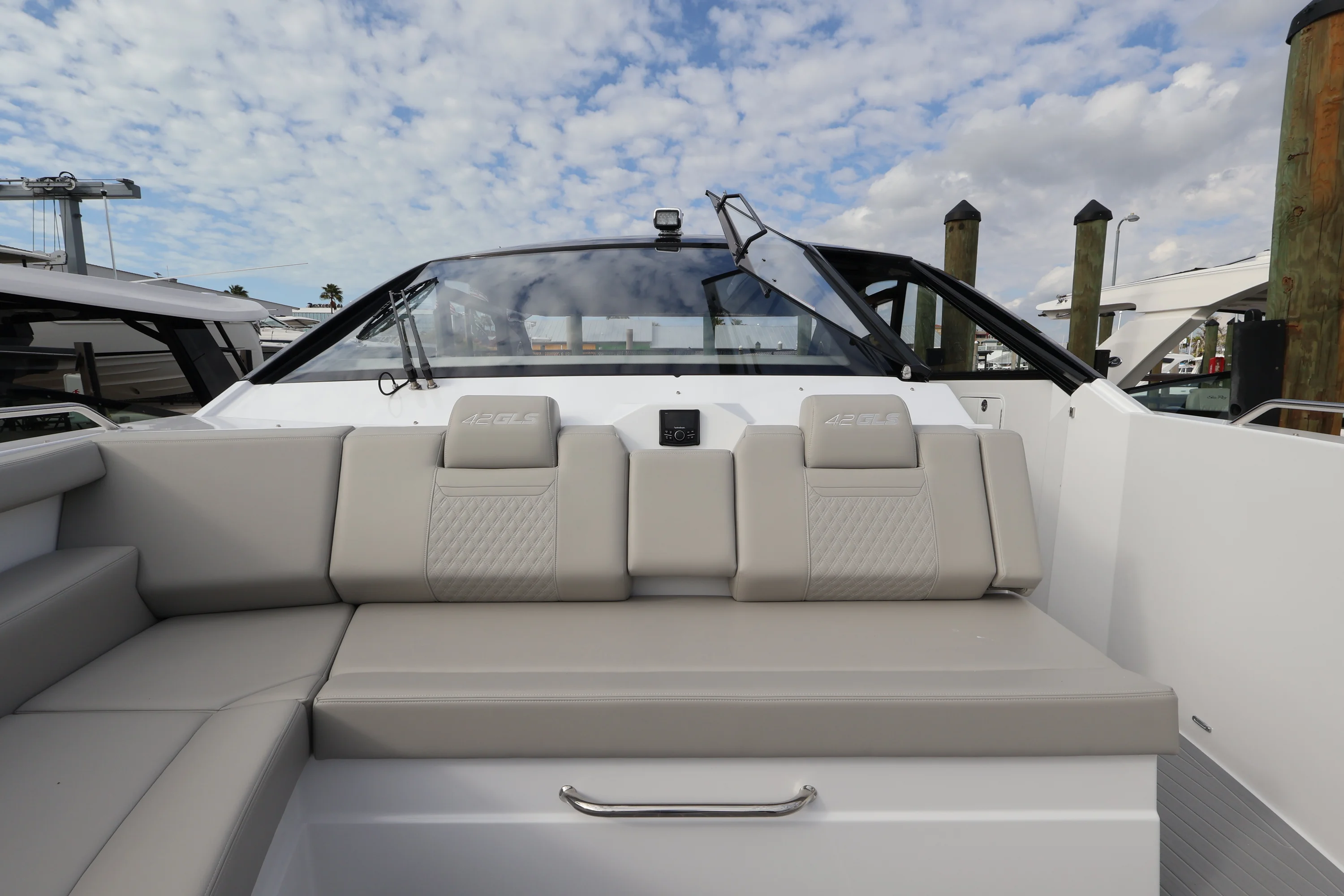 2026 Cruisers Yachts 42 GLS Outboard Image Thumbnail #42