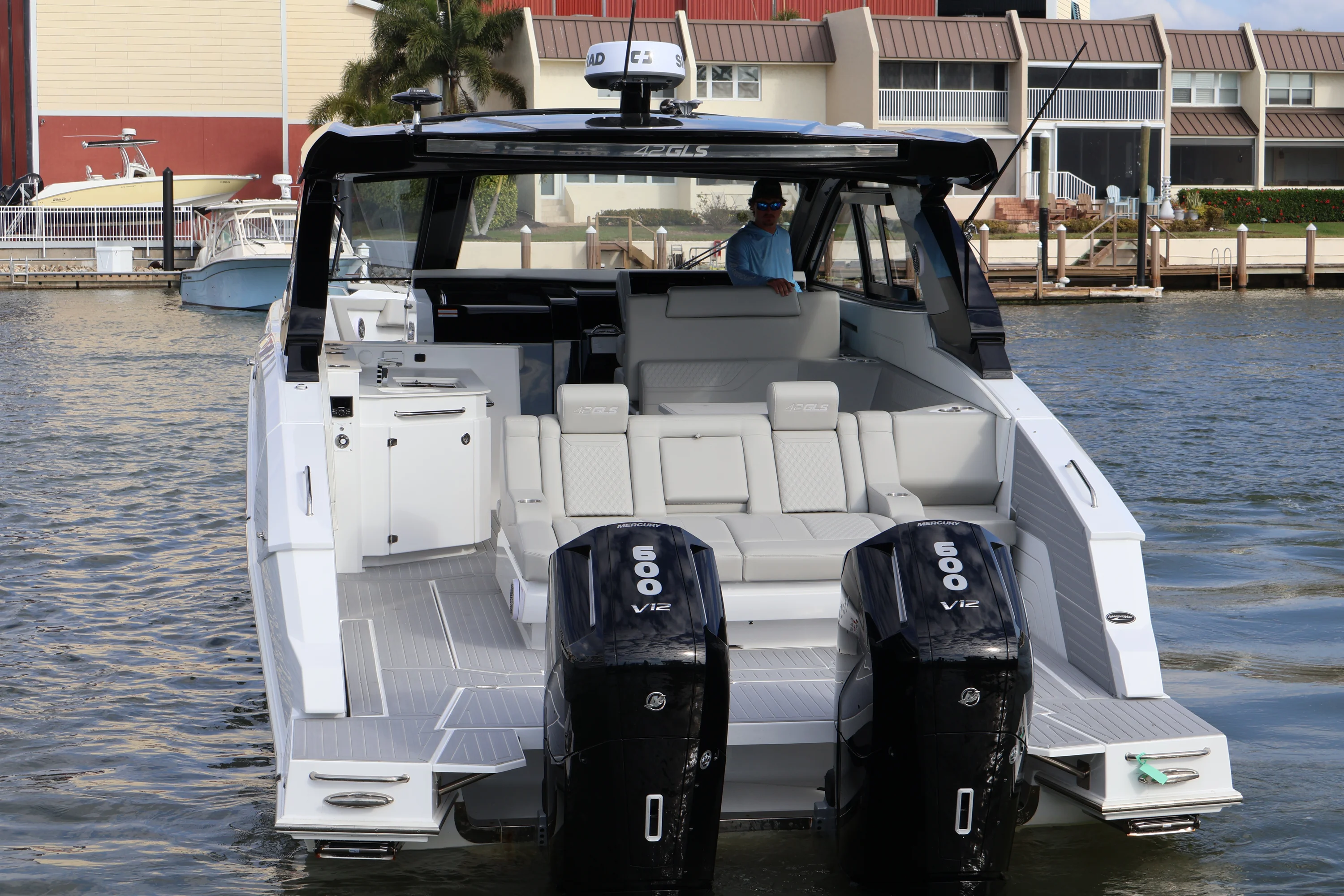 2026 Cruisers Yachts 42 GLS Outboard Image Thumbnail #10