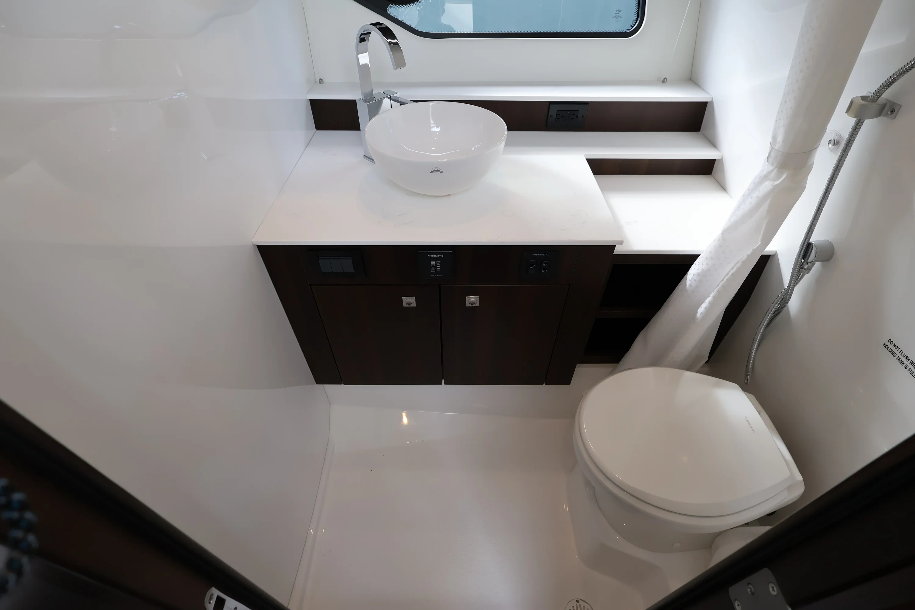 2026 Cruisers Yachts 42 GLS Outboard Image Thumbnail #38