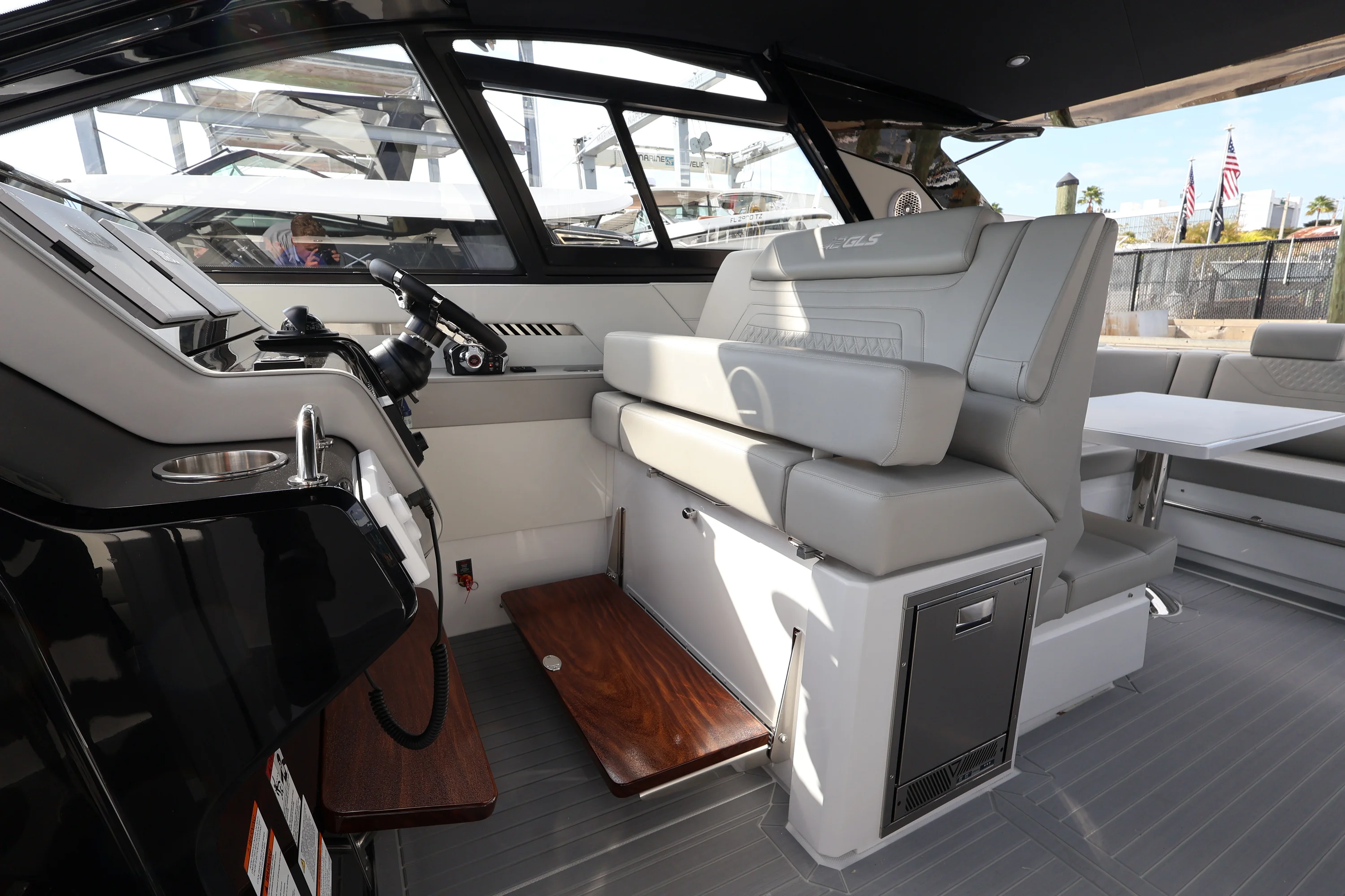 2026 Cruisers Yachts 42 GLS Outboard Image Thumbnail #21