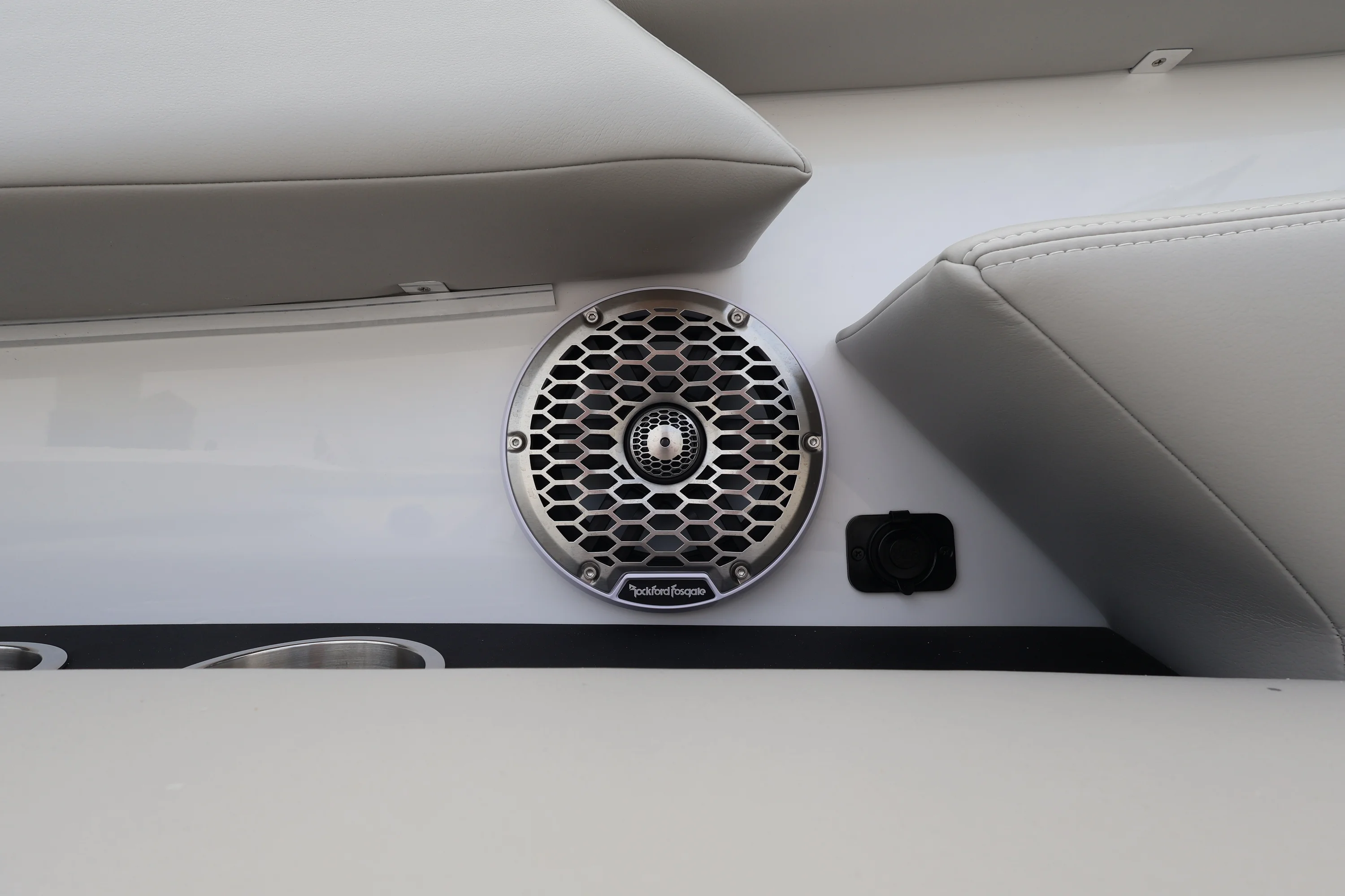 2026 Cruisers Yachts 42 GLS Outboard Image Thumbnail #44