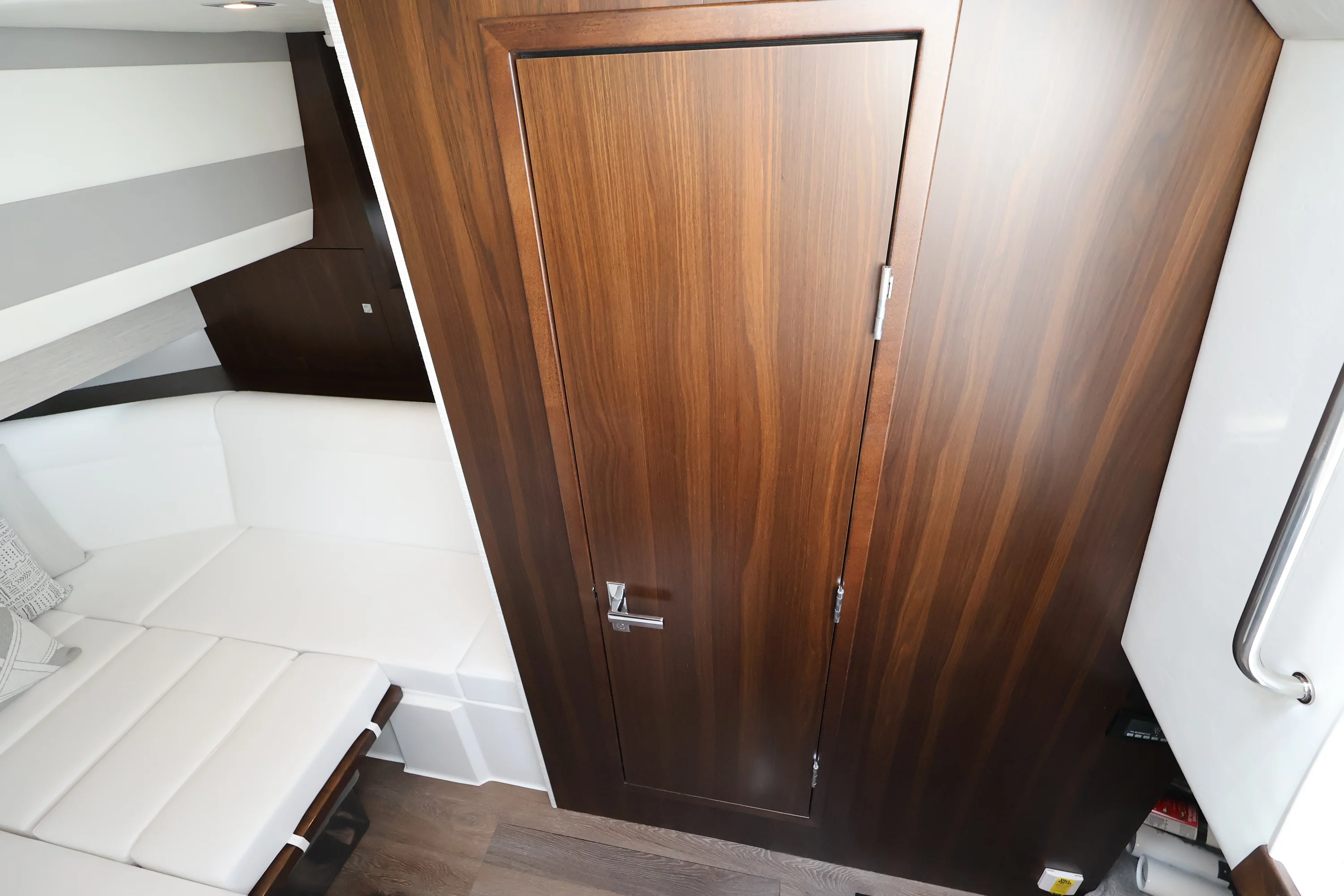 2026 Cruisers Yachts 42 GLS Outboard Image Thumbnail #36