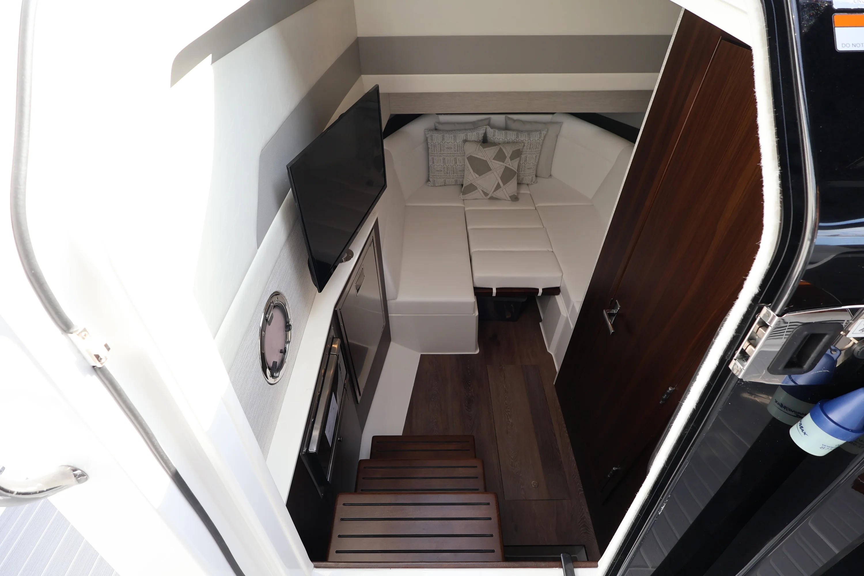 2026 Cruisers Yachts 42 GLS Outboard Image Thumbnail #30