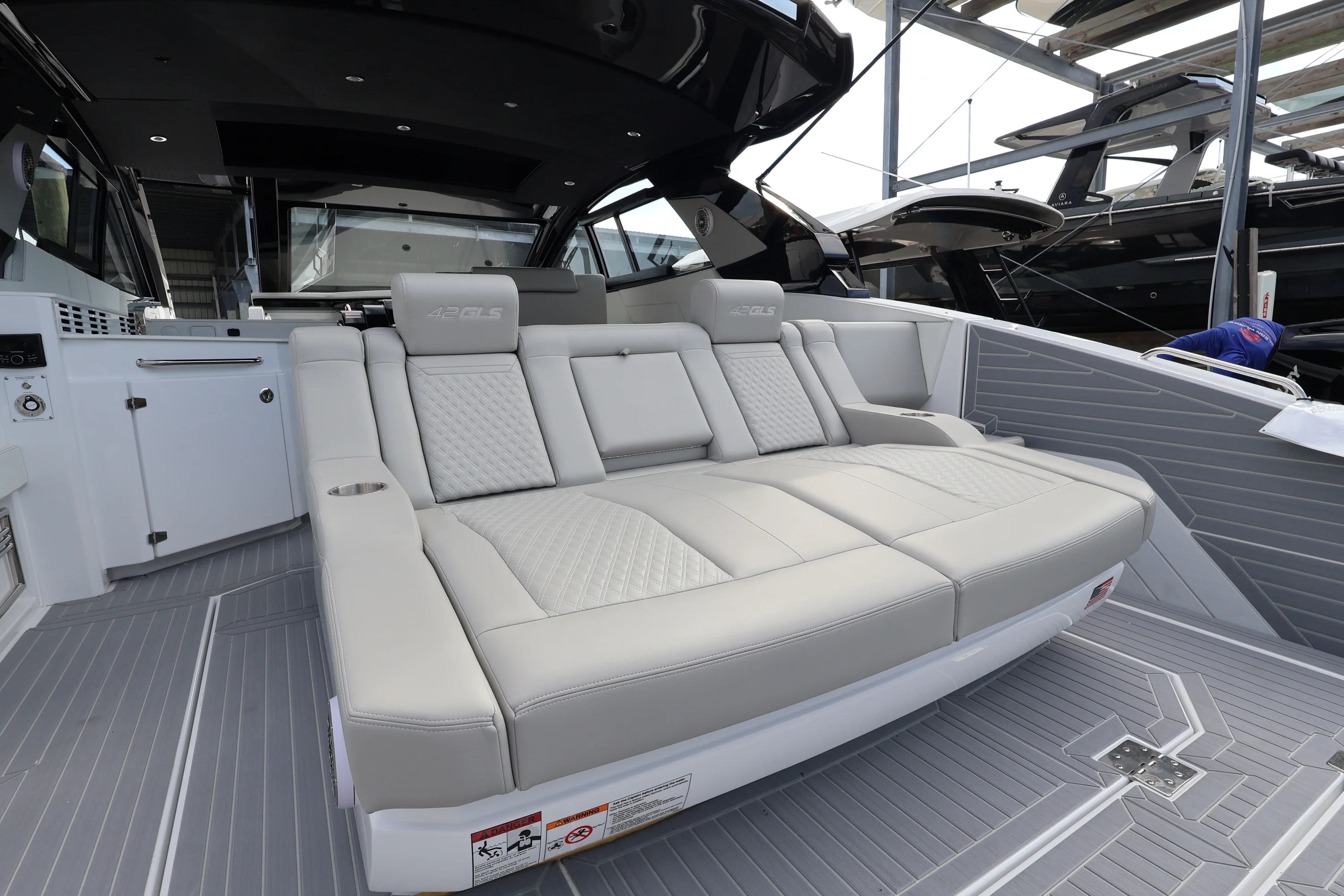 2026 Cruisers Yachts 42 GLS Outboard Image Thumbnail #11