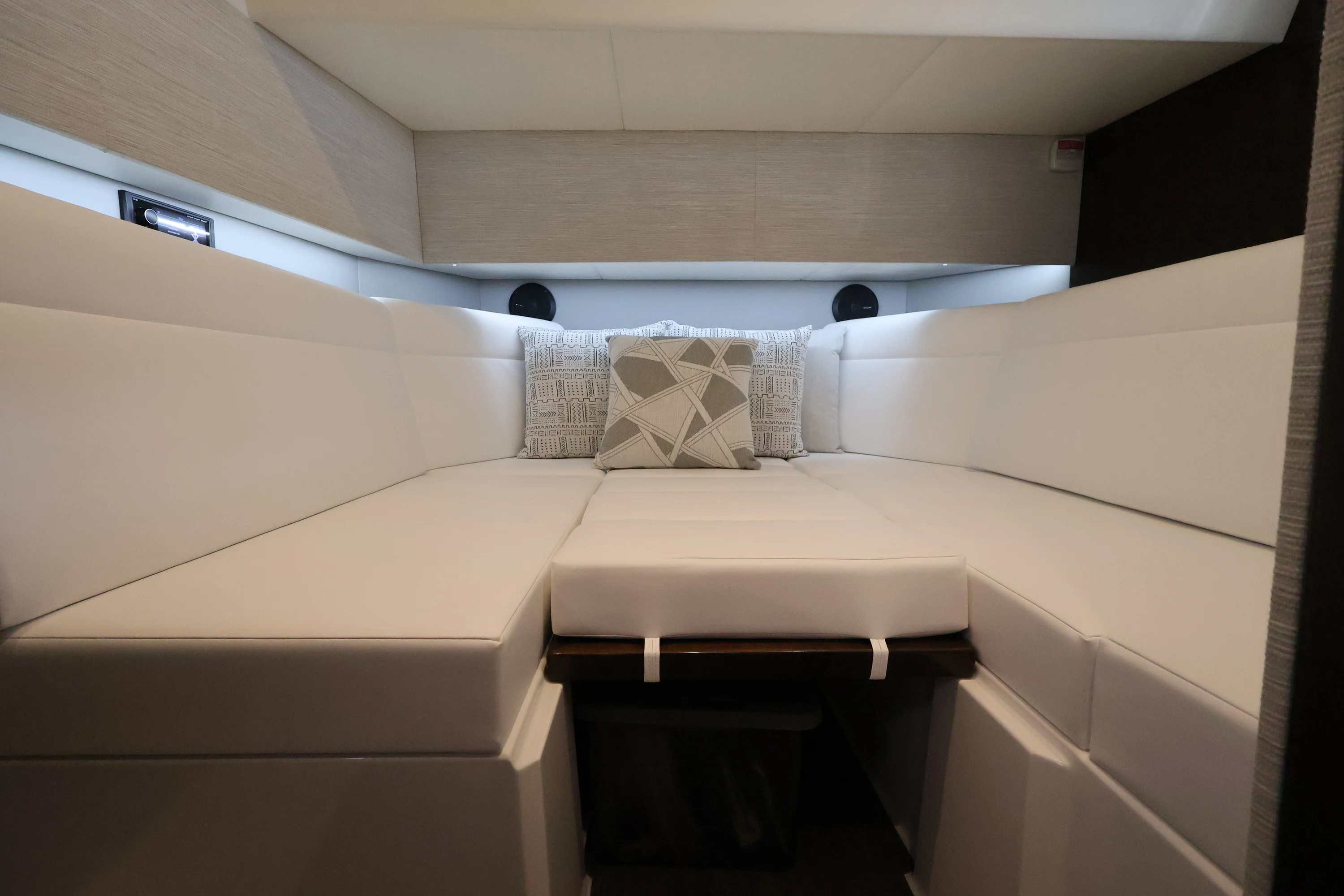 2026 Cruisers Yachts 42 GLS Outboard Image Thumbnail #31