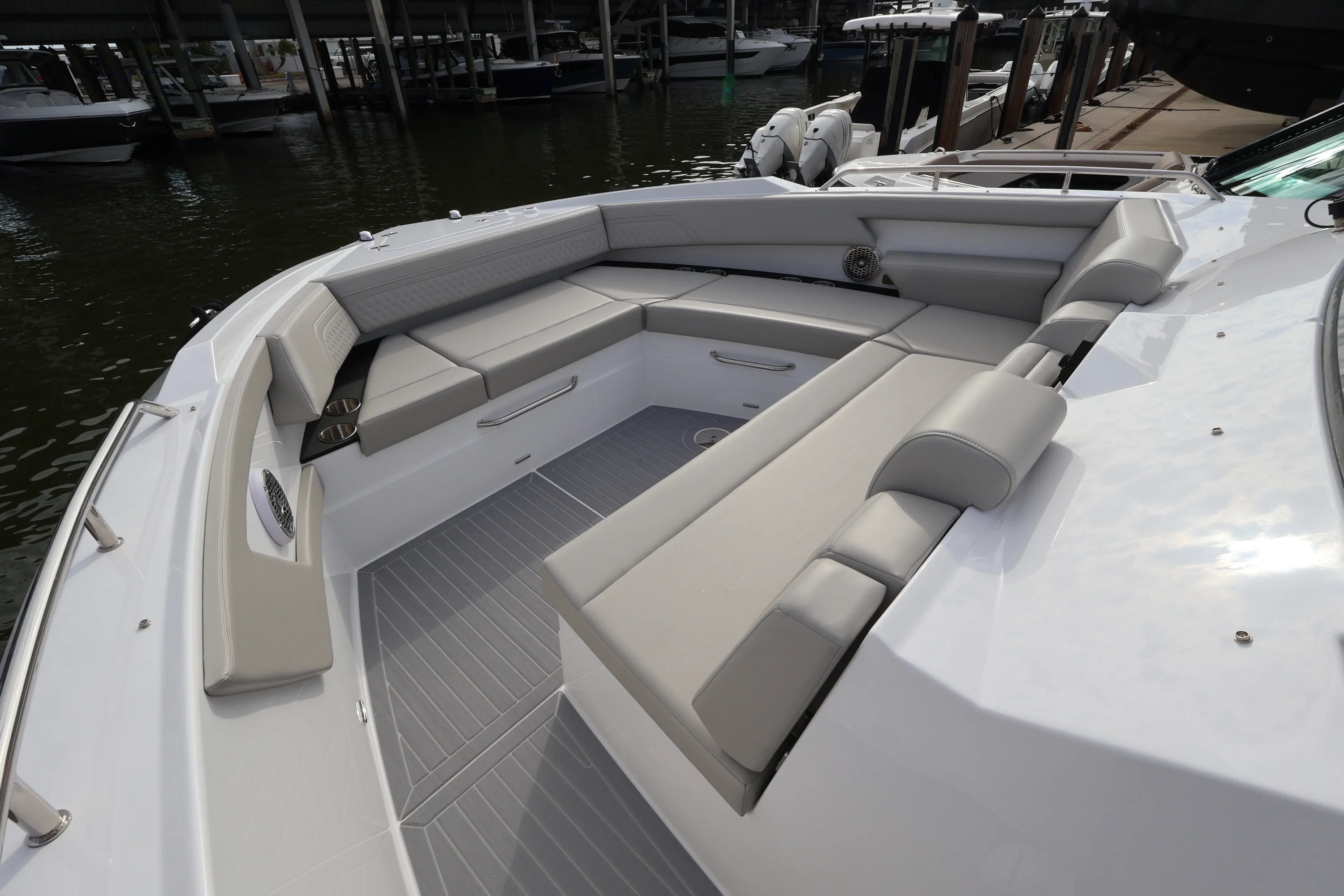 2026 Cruisers Yachts 42 GLS Outboard Image Thumbnail #41