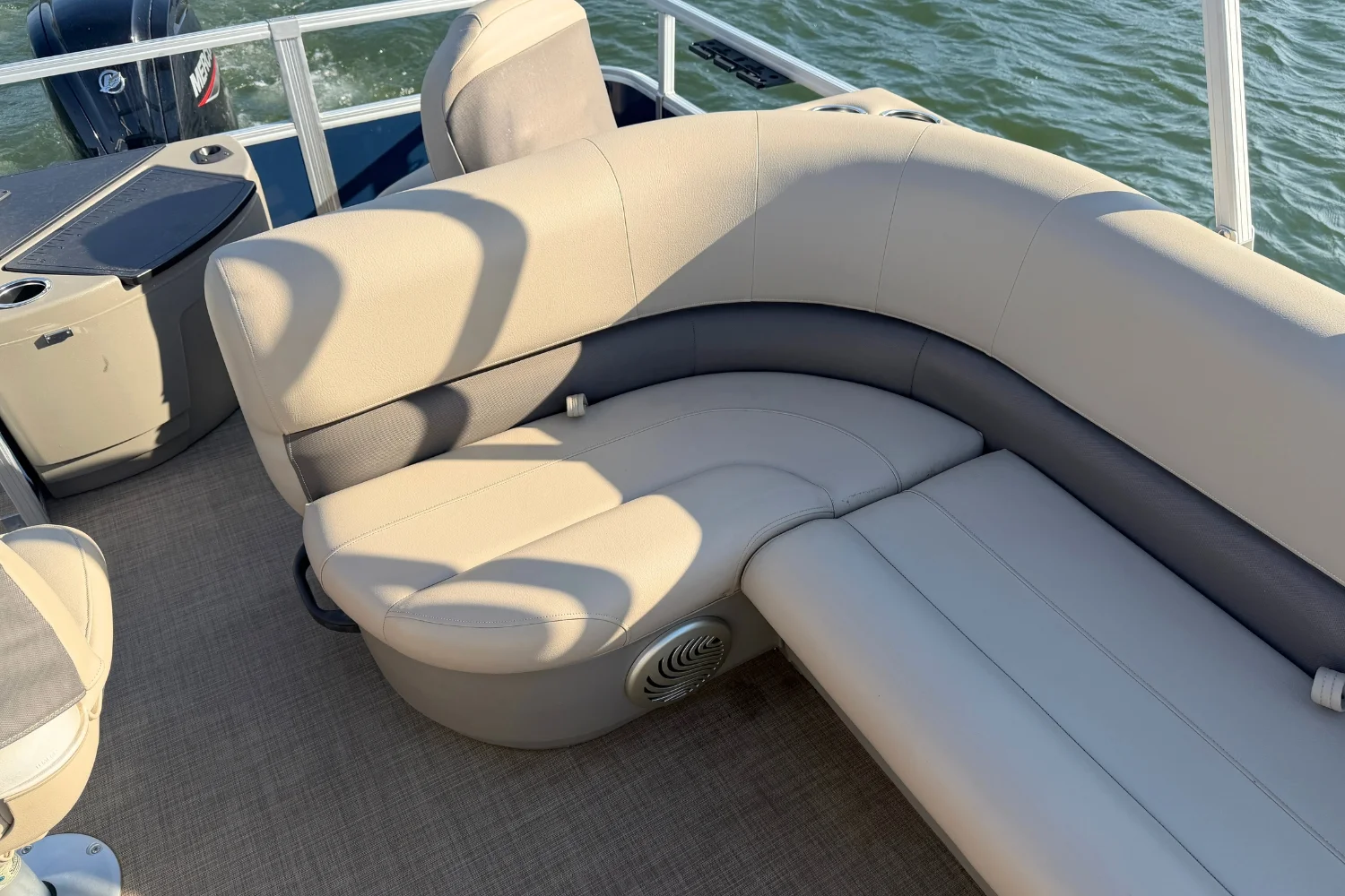 2023 Sun Tracker BB18 Image Thumbnail #12