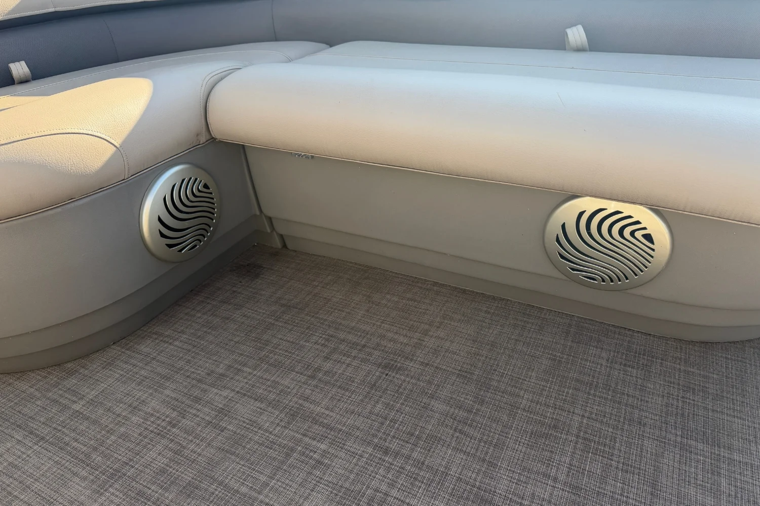 2023 Sun Tracker BB18 Image Thumbnail #15