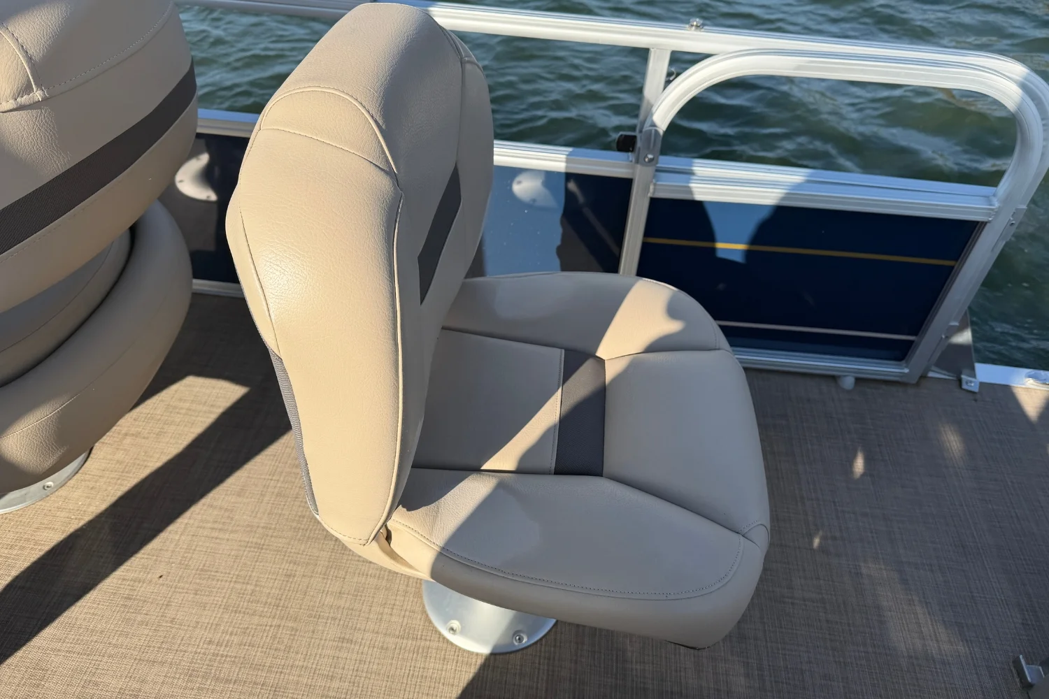 2023 Sun Tracker BB18 Image Thumbnail #32