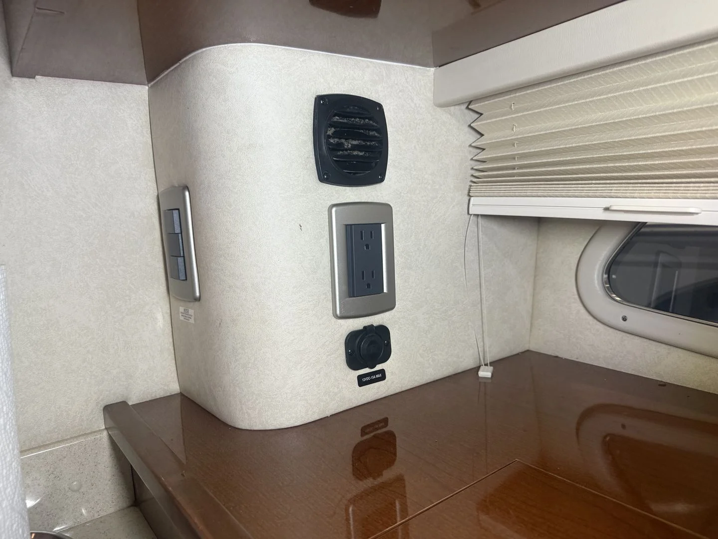 2012 Sea Ray 37 SUNDANCER Image Thumbnail #11