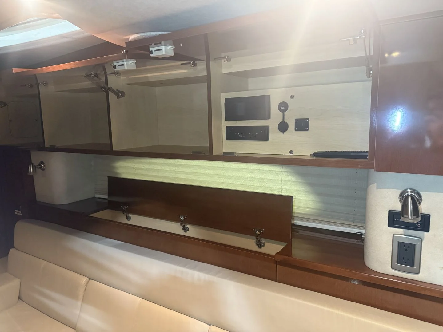 2012 Sea Ray 37 SUNDANCER Image Thumbnail #23