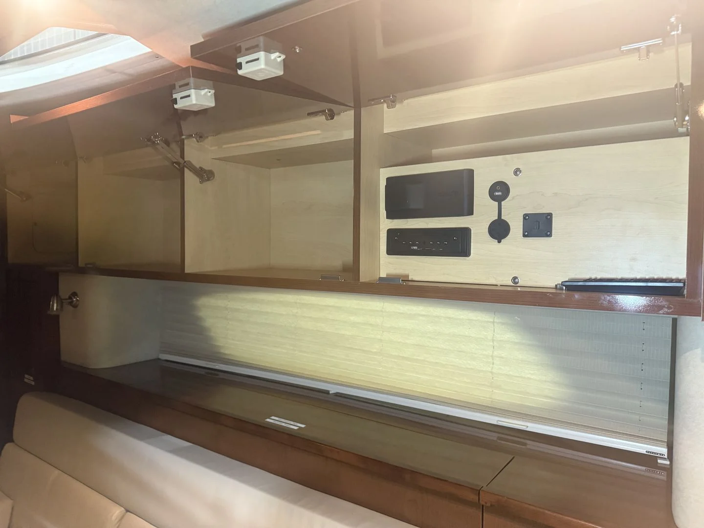 2012 Sea Ray 37 SUNDANCER Image Thumbnail #9