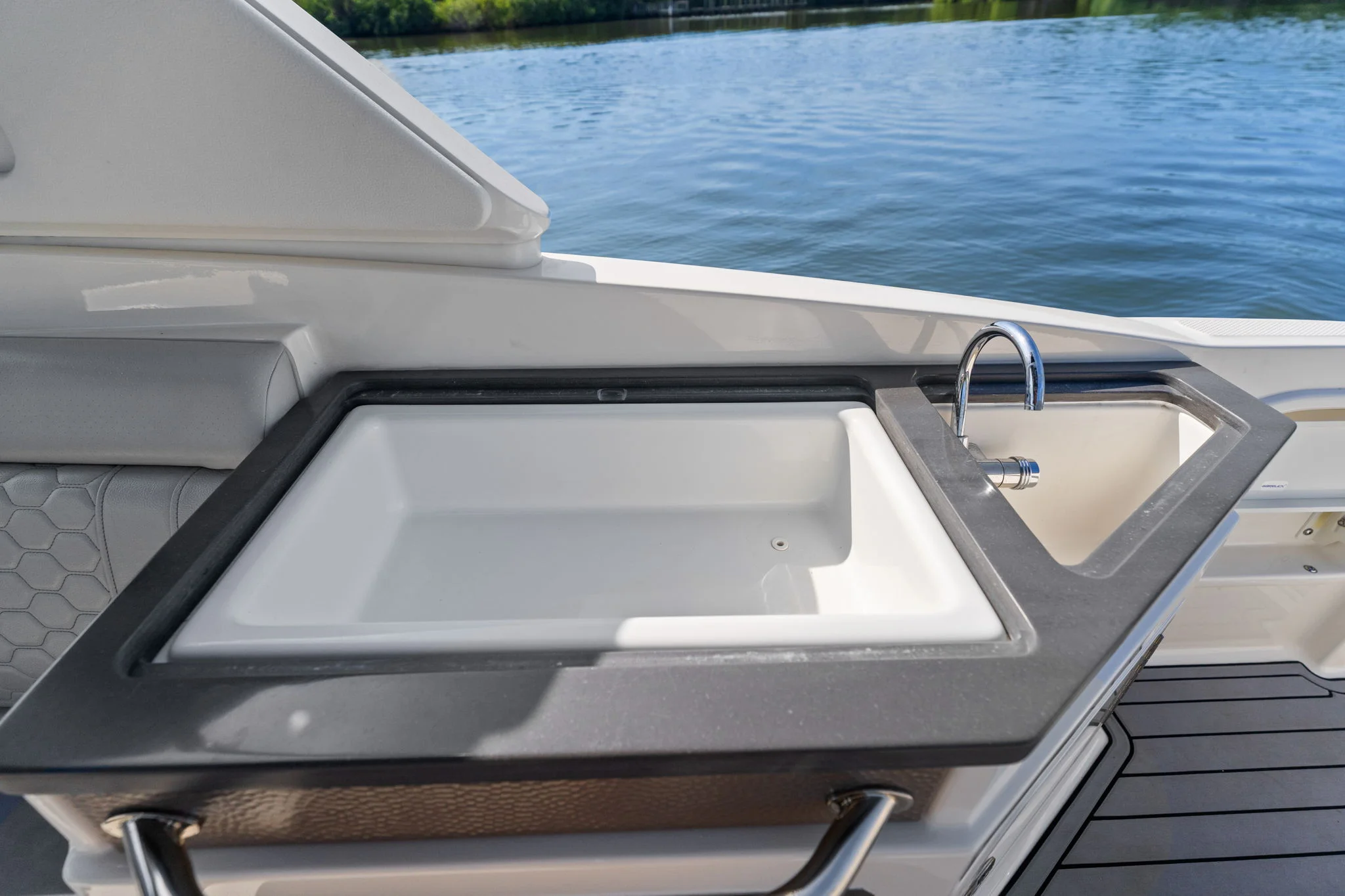 2021 Sea Ray 290 SDX OUTBOARD Image Thumbnail #33