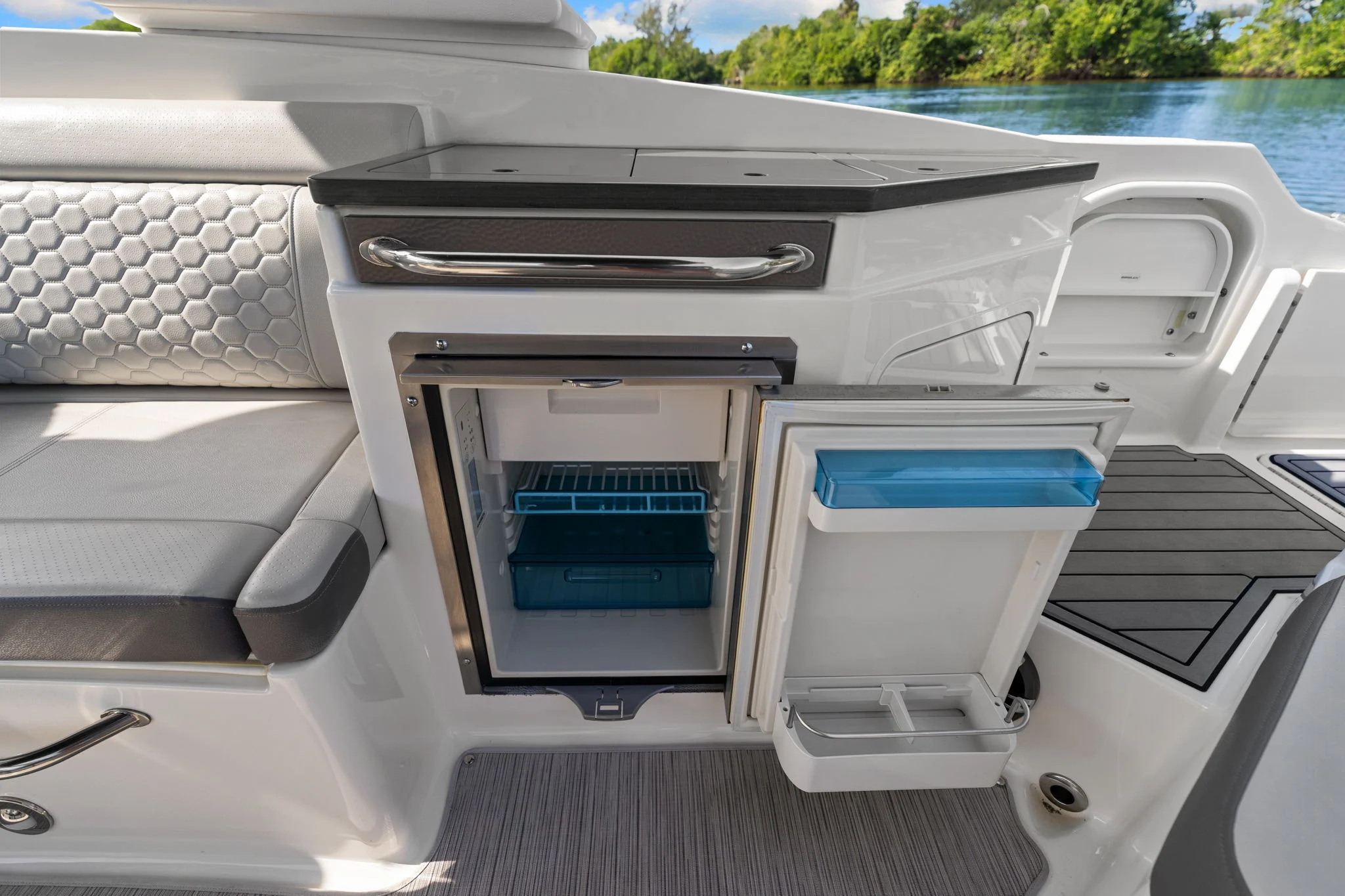 2021 Sea Ray 290 SDX OUTBOARD Image Thumbnail #32