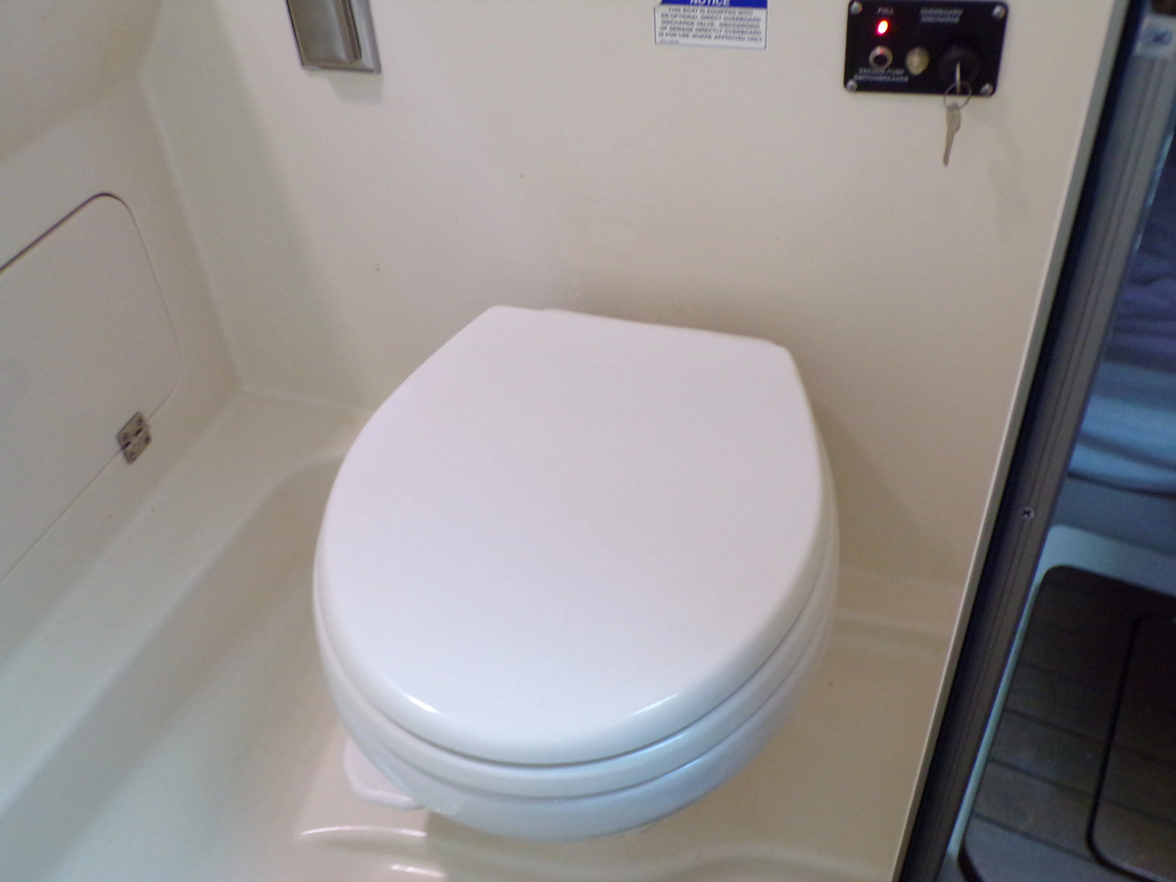 2014 Boston Whaler 315 CONQUEST Image Thumbnail #44