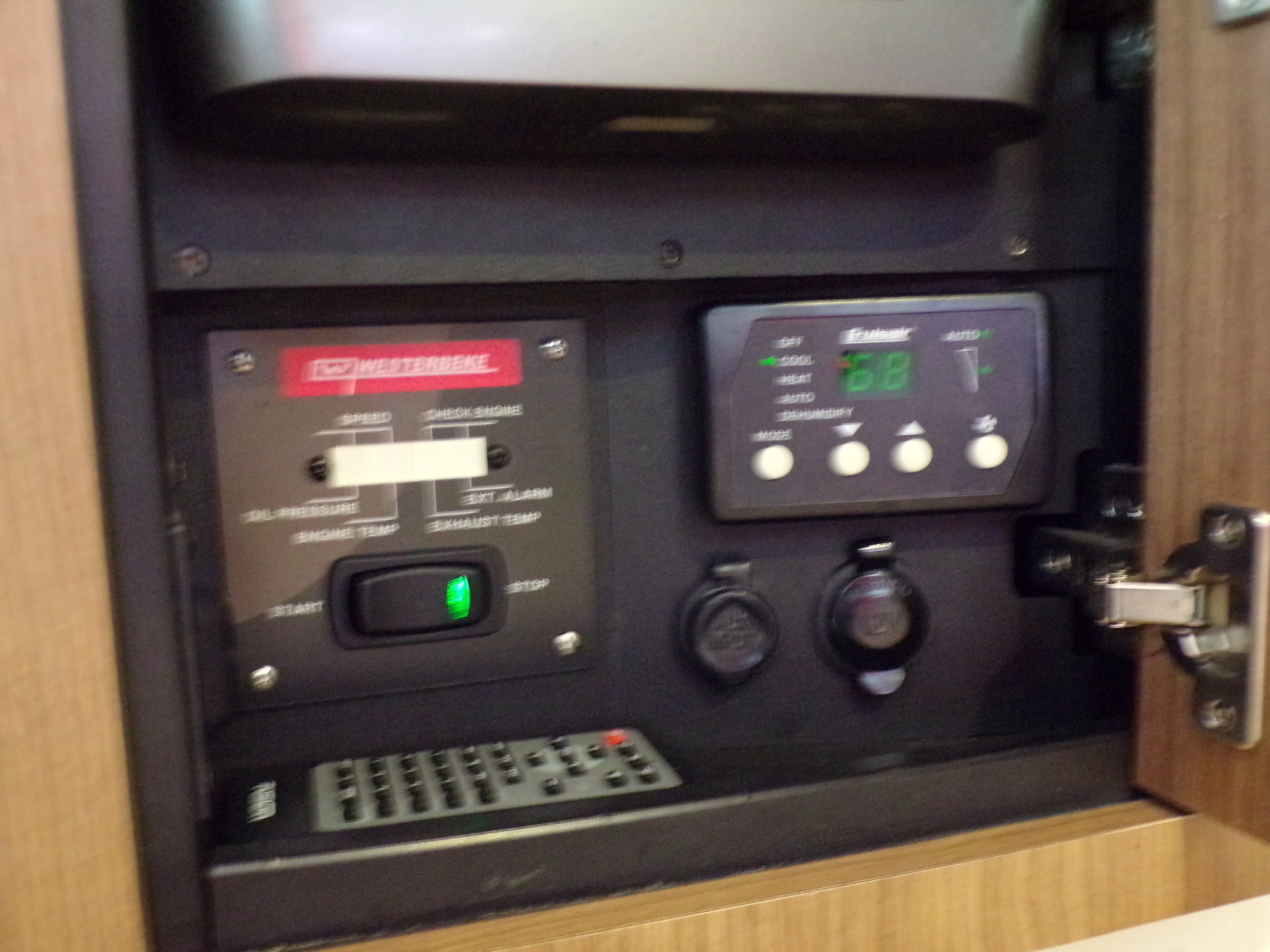 2014 Boston Whaler 315 CONQUEST Image Thumbnail #49