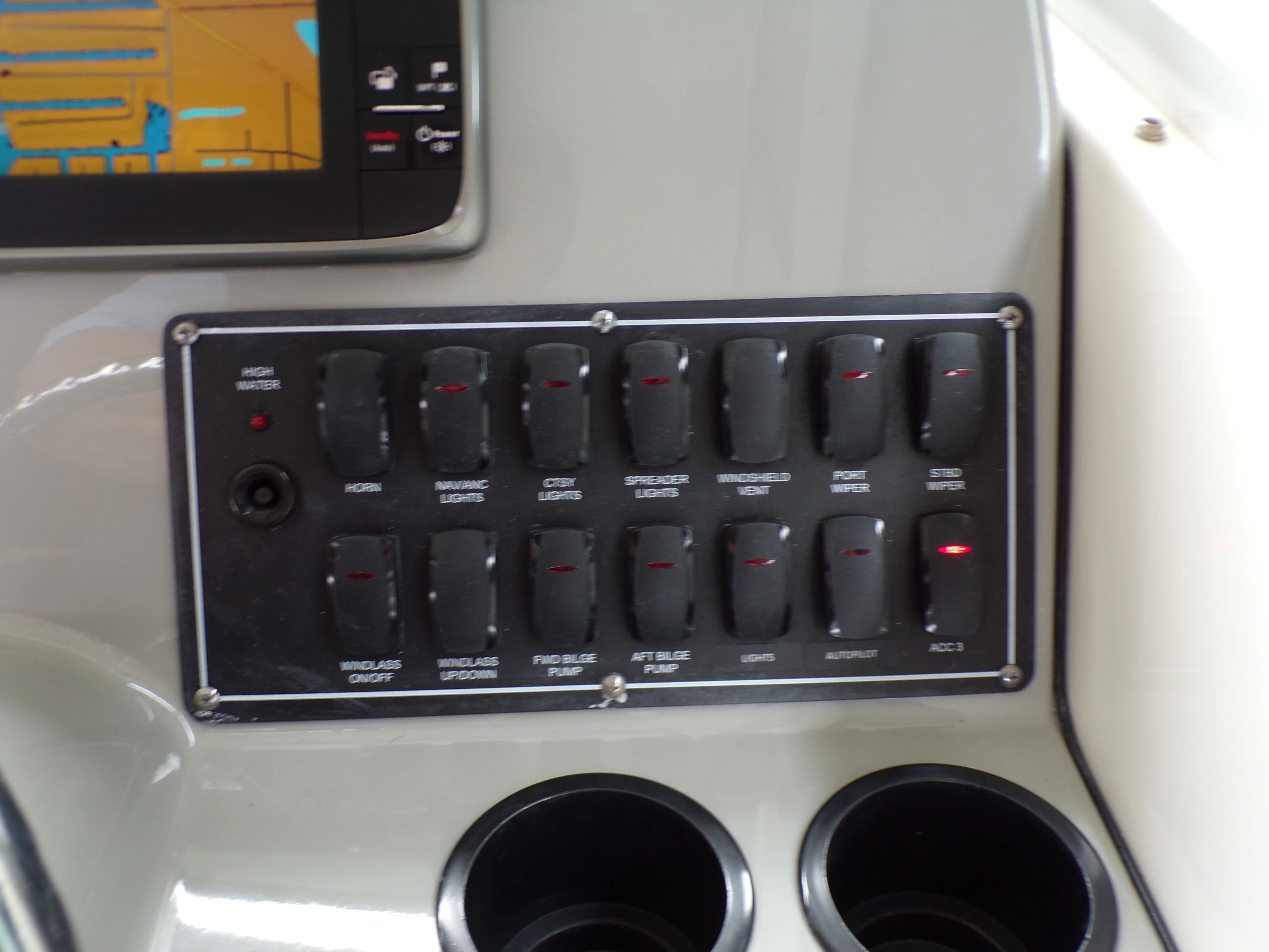 2014 Boston Whaler 315 CONQUEST Image Thumbnail #24