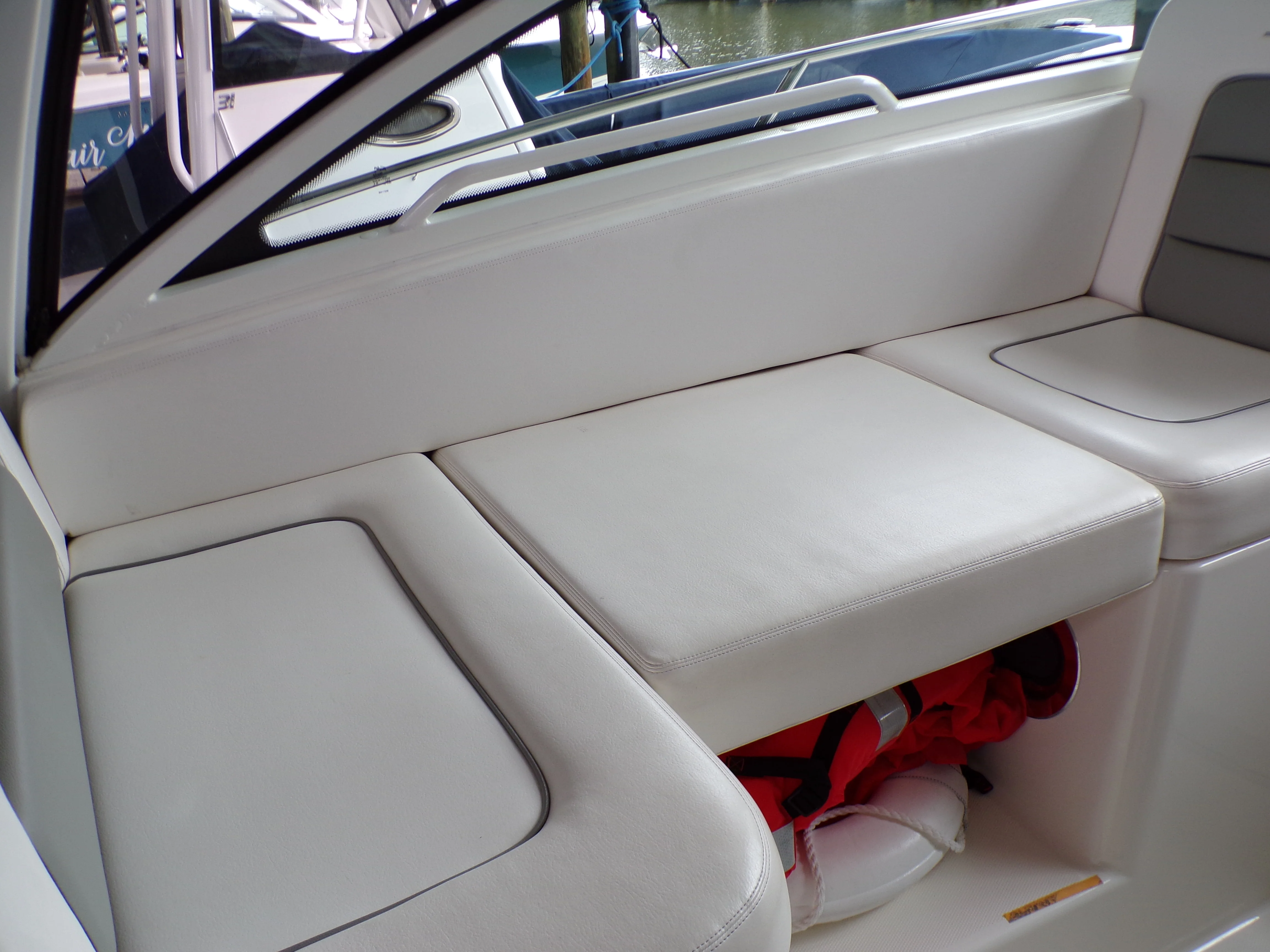 2014 Boston Whaler 315 CONQUEST Image Thumbnail #38