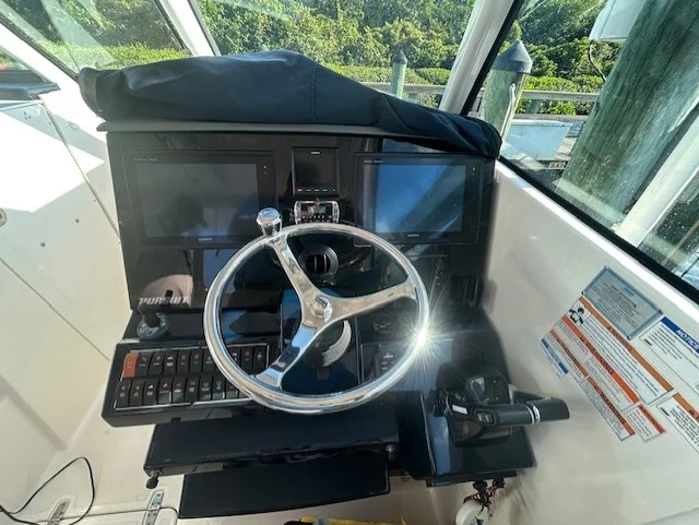 2017 Pursuit DC 325 Dual Console Image Thumbnail #26