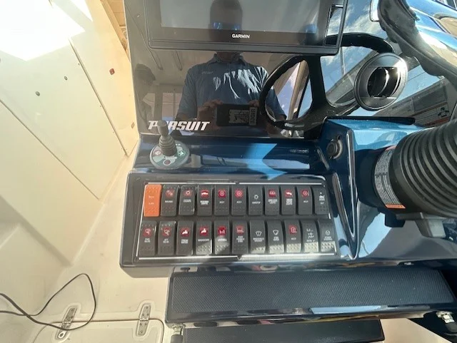 2017 Pursuit DC 325 Dual Console Image Thumbnail #25