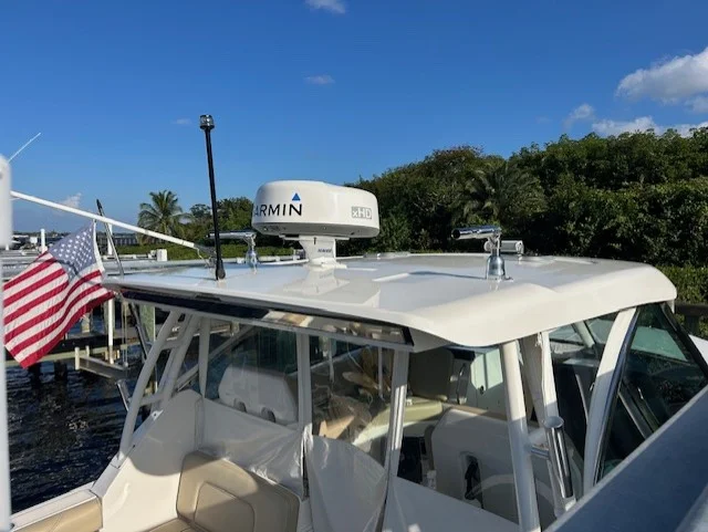 2017 Pursuit DC 325 Dual Console Image Thumbnail #7