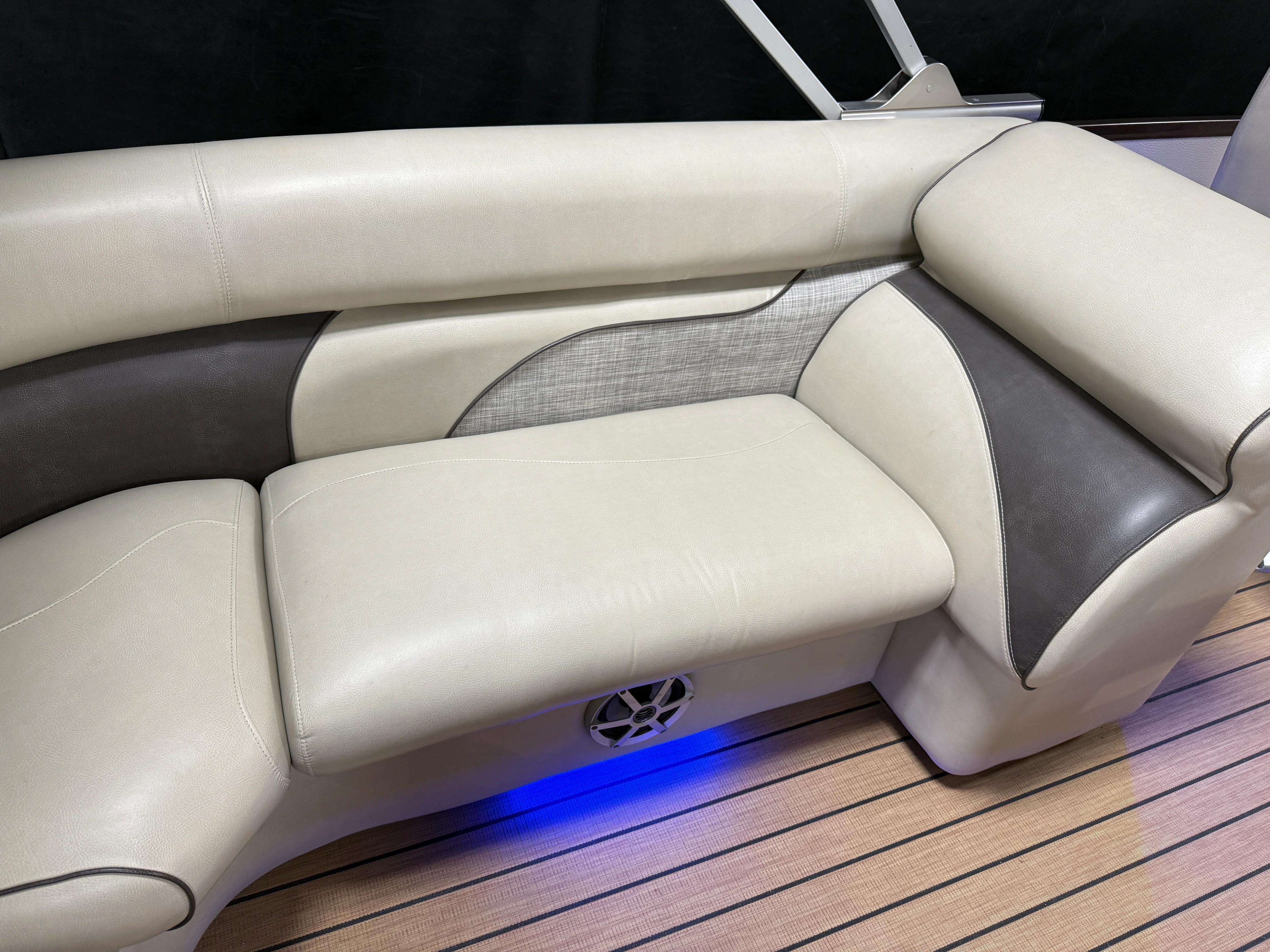 2018 Premier 230 SOLARIS Image Thumbnail #30