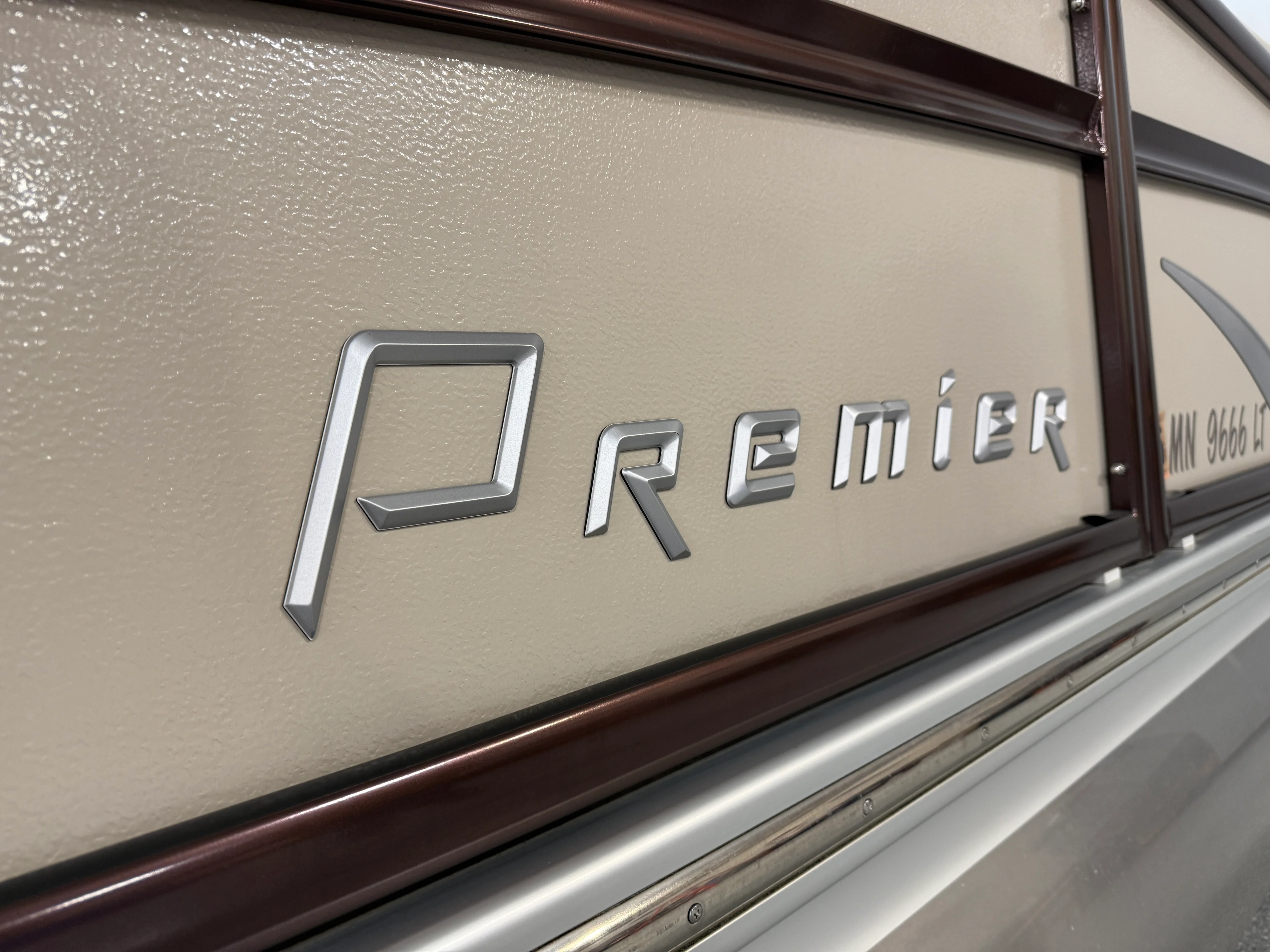 2018 Premier 230 SOLARIS Image Thumbnail #15