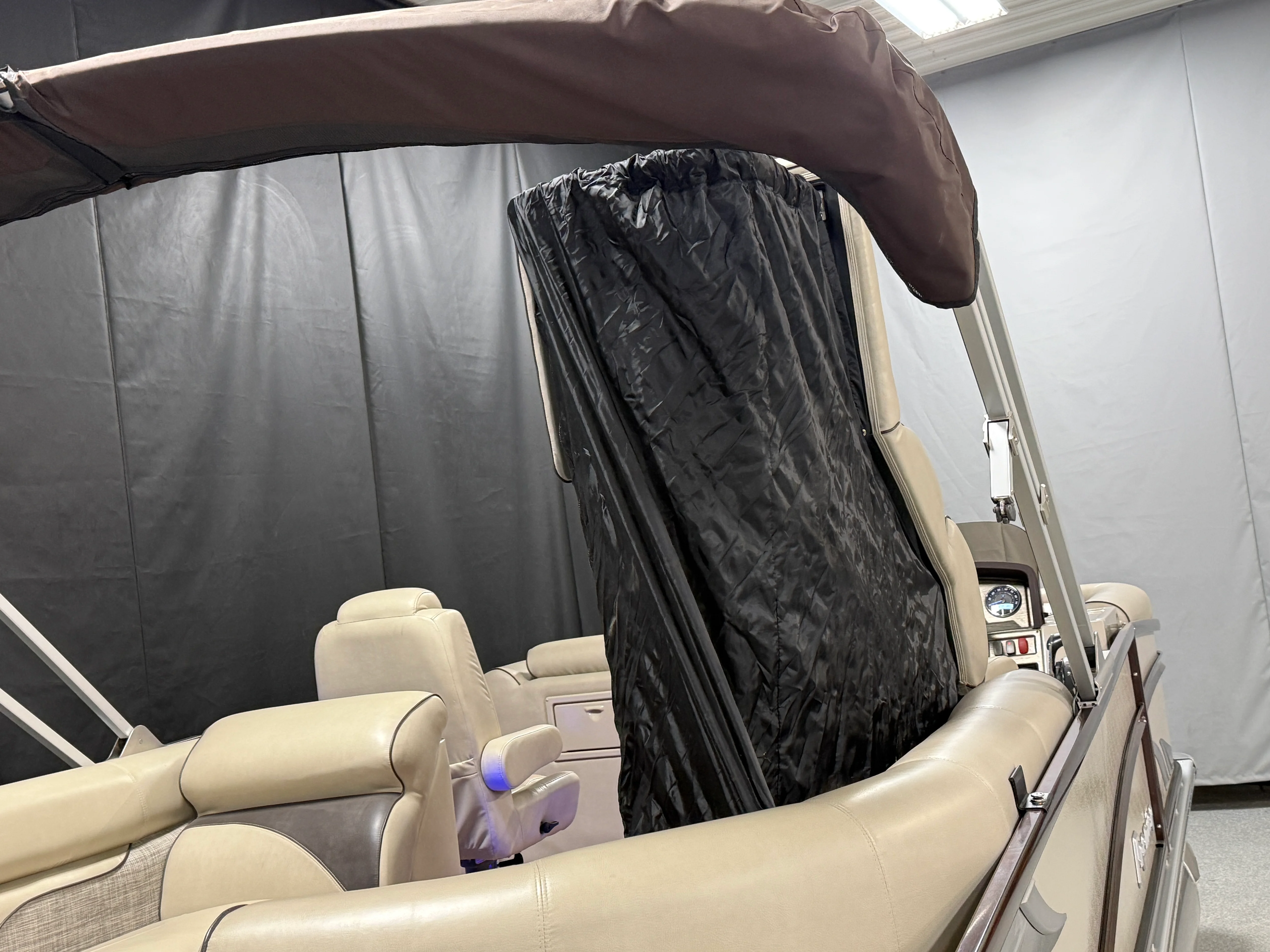 2018 Premier 230 SOLARIS Image Thumbnail #41