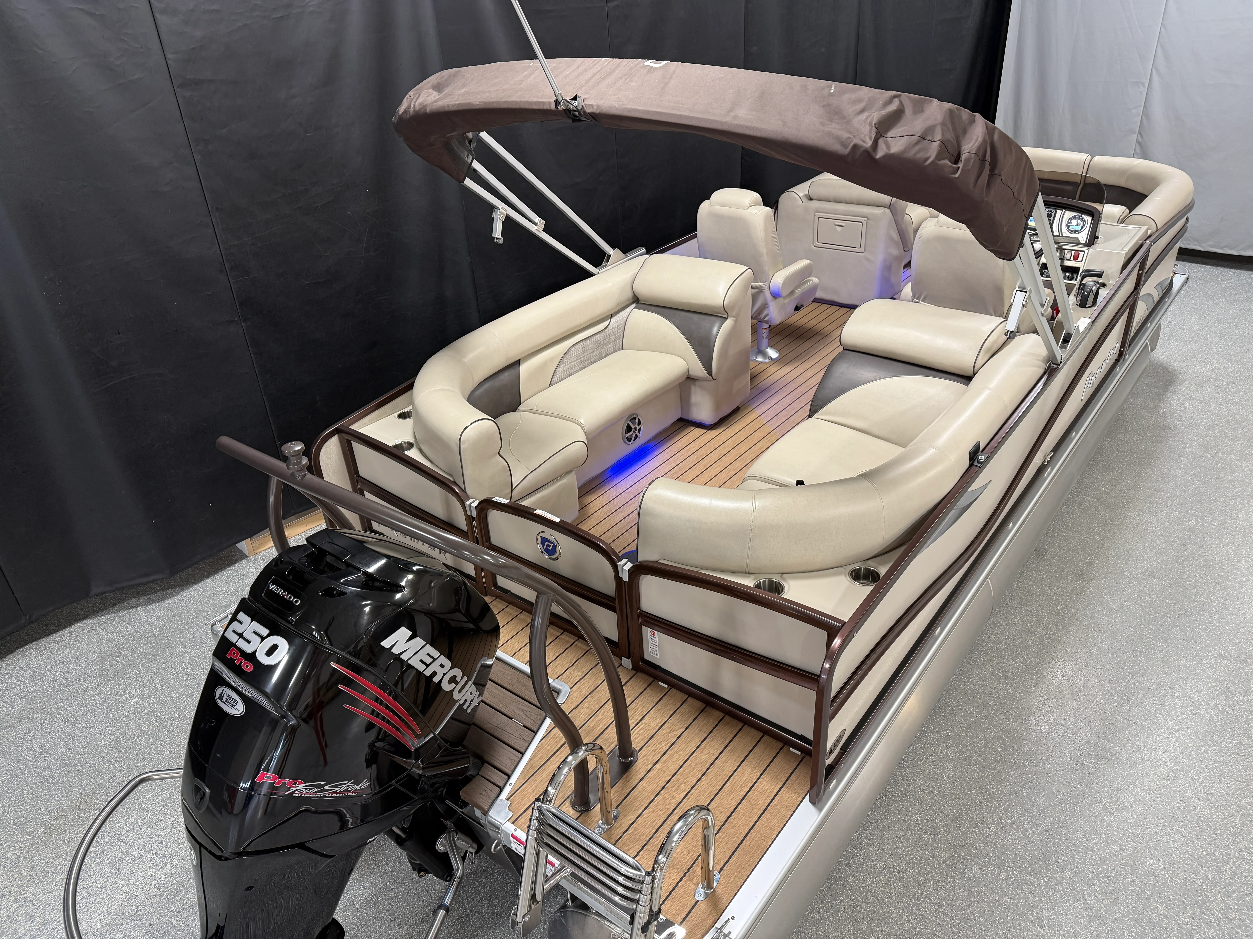 2018 Premier 230 SOLARIS Image Thumbnail #5