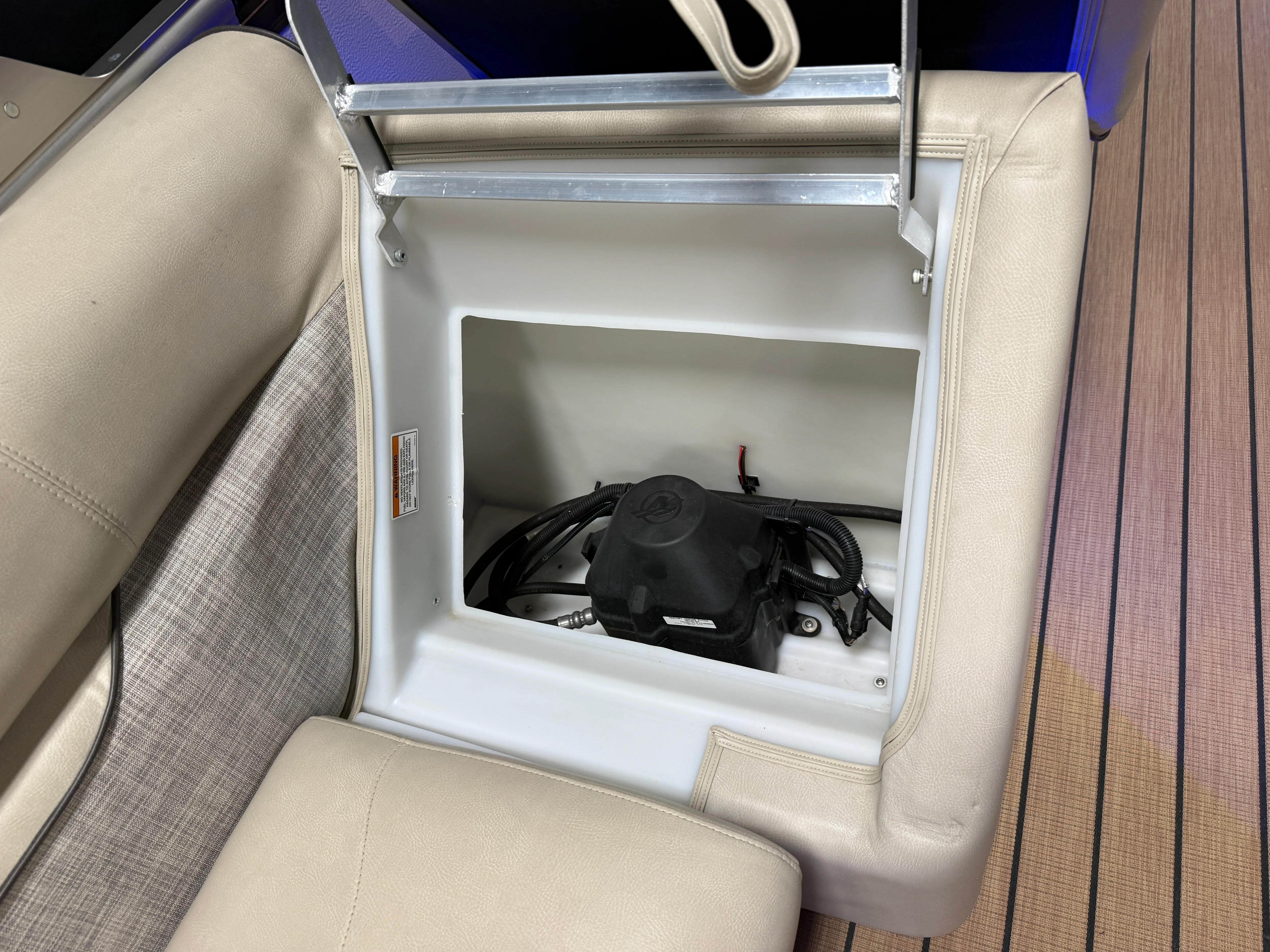 2018 Premier 230 SOLARIS Image Thumbnail #33