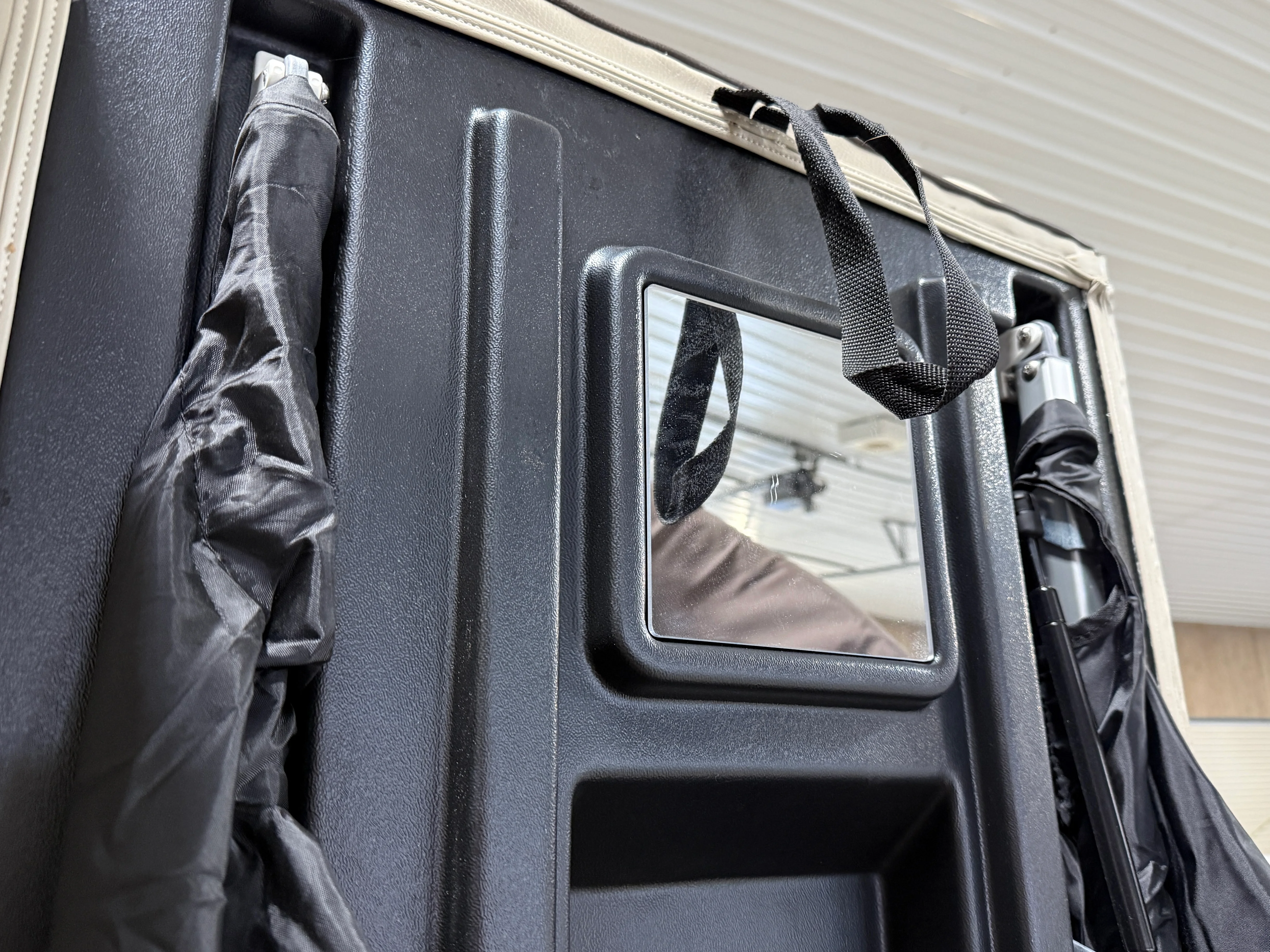 2018 Premier 230 SOLARIS Image Thumbnail #43